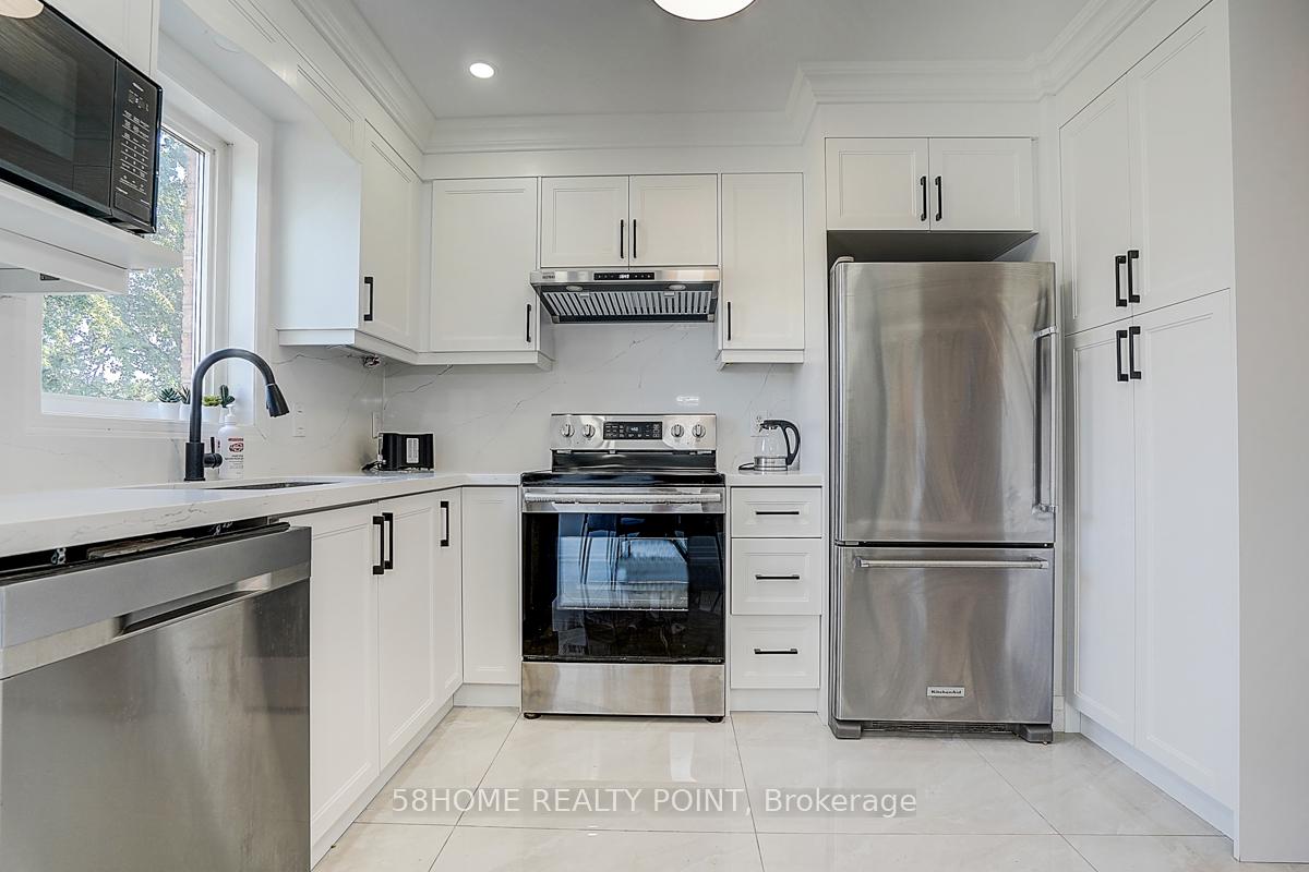 Photo 3 of Unit Upper, 8D Leaside Park Drive, Toronto, Thorncliffe Park — HOMEH
