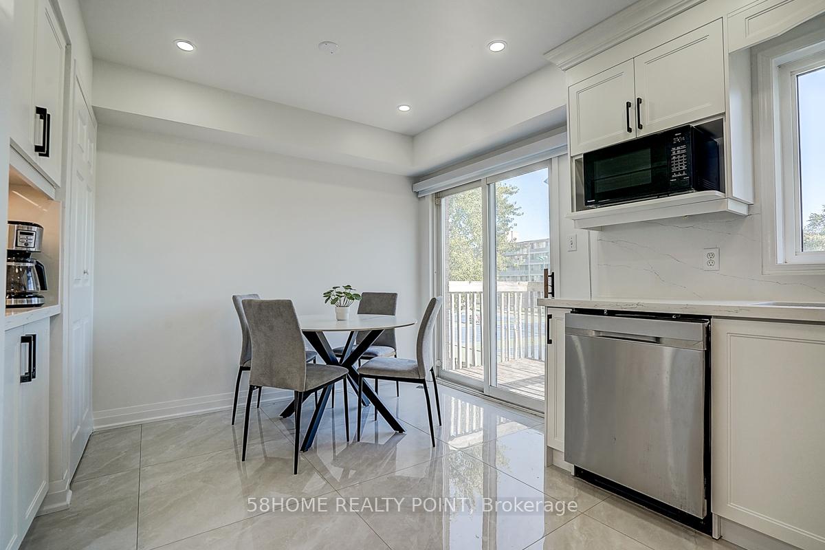 Photo 4 of Unit Upper, 8D Leaside Park Drive, Toronto, Thorncliffe Park — HOMEH