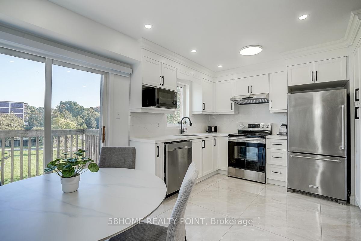 Photo 5 of Unit Upper, 8D Leaside Park Drive, Toronto, Thorncliffe Park — HOMEH