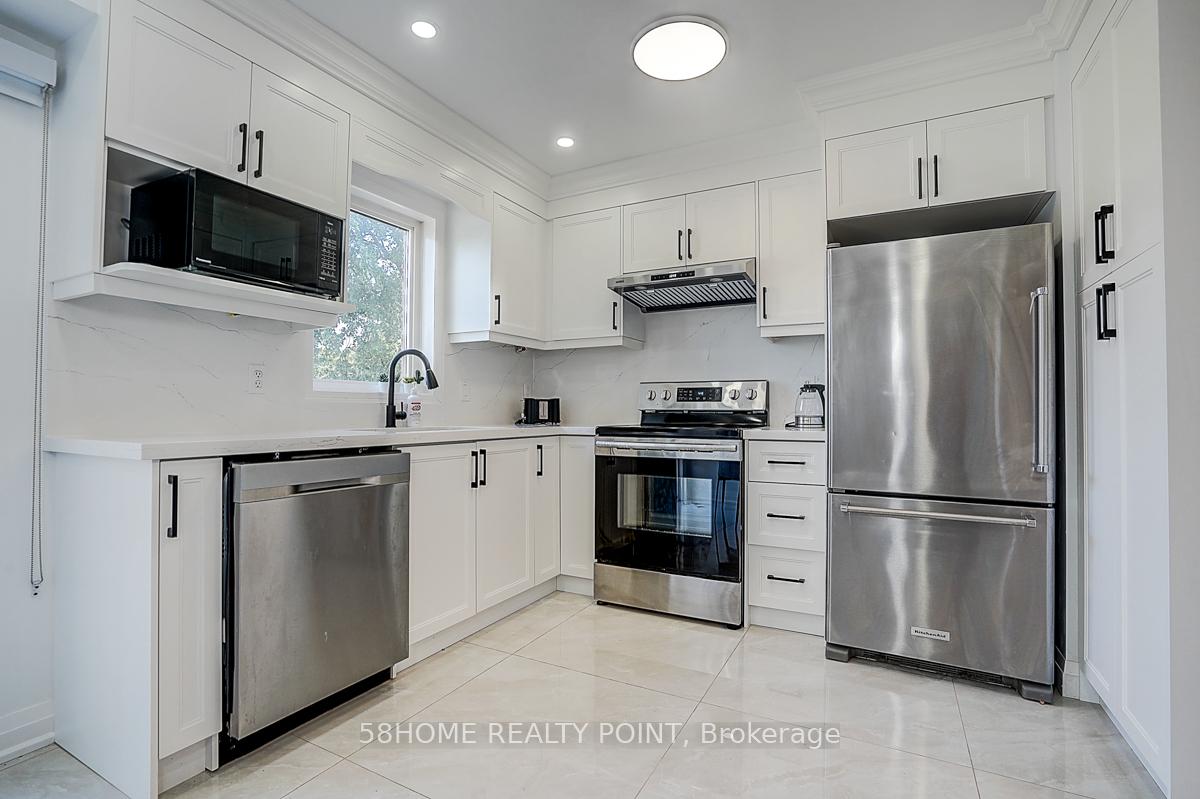 Photo 7 of Unit Upper, 8D Leaside Park Drive, Toronto, Thorncliffe Park — HOMEH