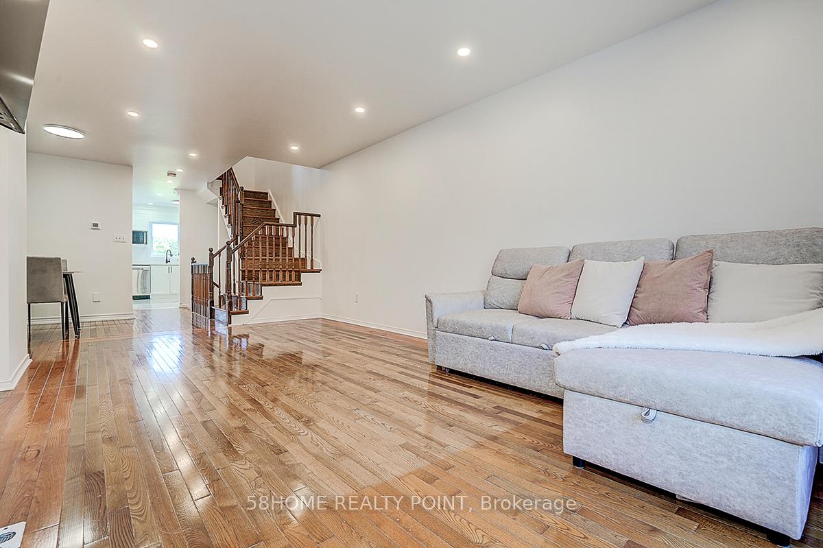 Photo 9 of Unit Upper, 8D Leaside Park Drive, Toronto, Thorncliffe Park — HOMEH