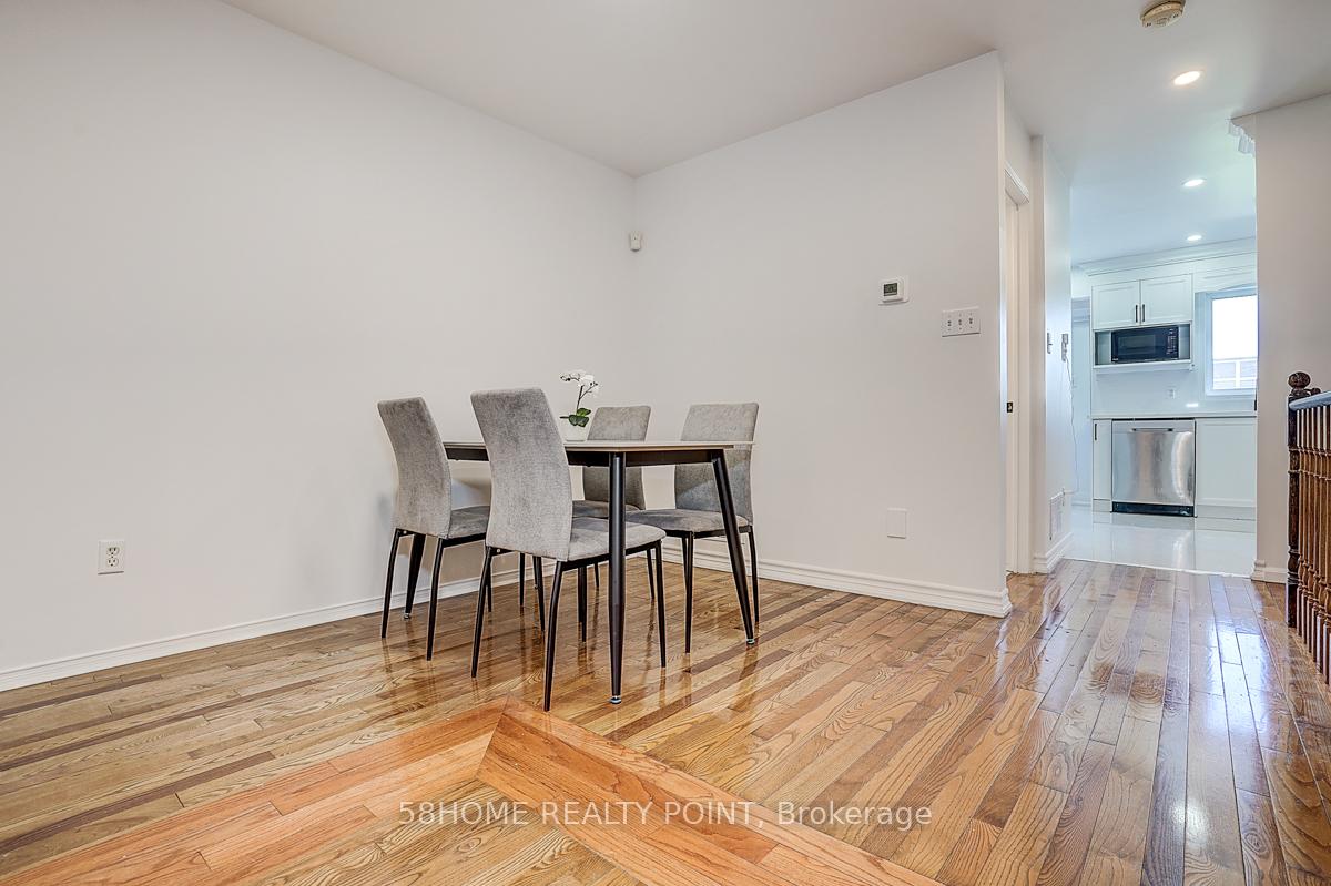Photo 11 of Unit Upper, 8D Leaside Park Drive, Toronto, Thorncliffe Park — HOMEH