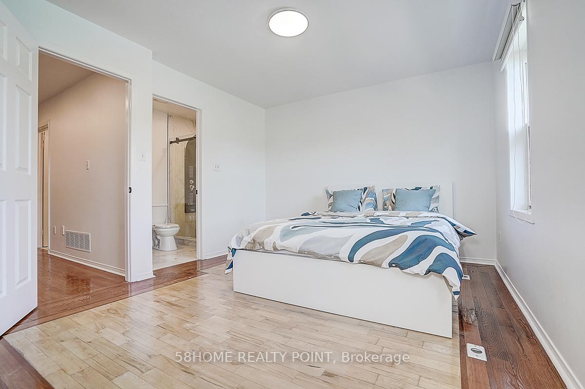 Photo 16 of Unit Upper, 8D Leaside Park Drive, Toronto, Thorncliffe Park — HOMEH