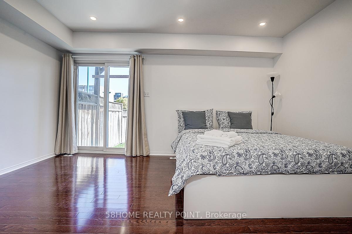 Photo 26 of Unit Upper, 8D Leaside Park Drive, Toronto, Thorncliffe Park — HOMEH