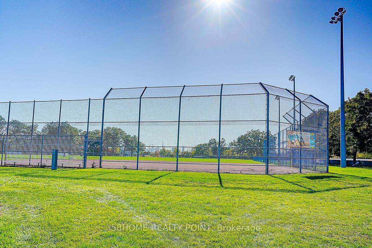 Photo 33 of Unit Upper, 8D Leaside Park Drive, Toronto, Thorncliffe Park — HOMEH