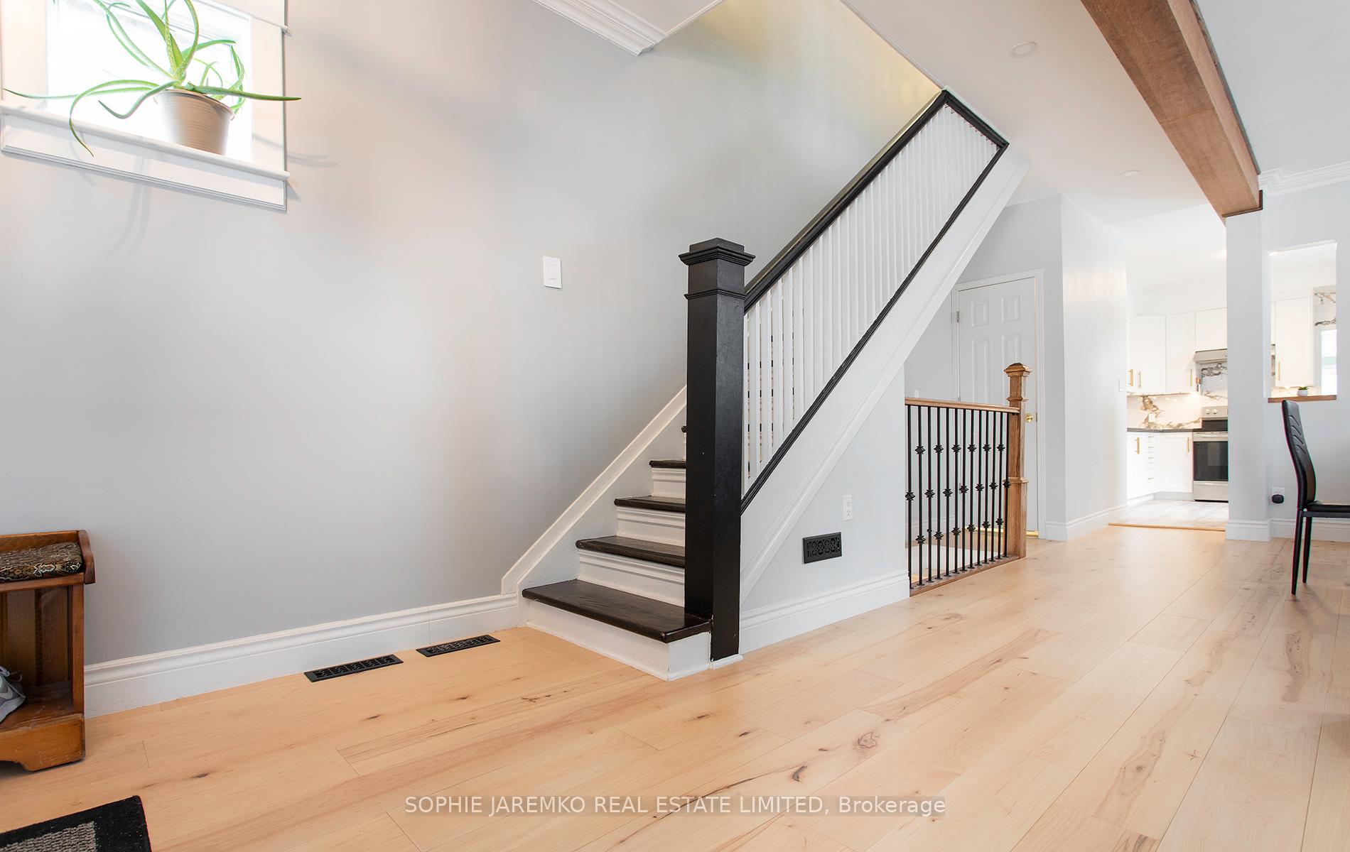 Photo 4 of 144 Eileen Avenue, Toronto, Rockcliffe-Smythe — HOMEH