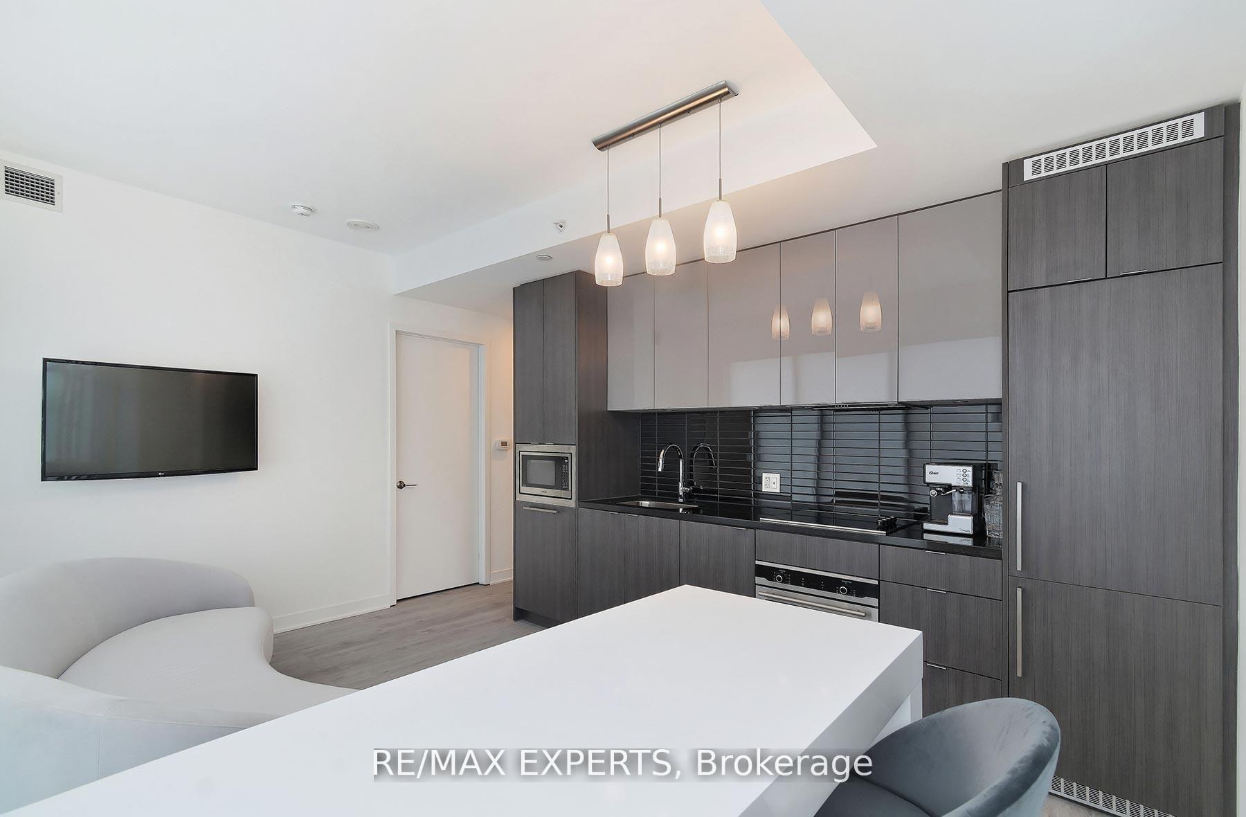 Photo 4 of Unit 2115, 115 Blue Jays Way, Toronto, Waterfront Communities — HOMEH