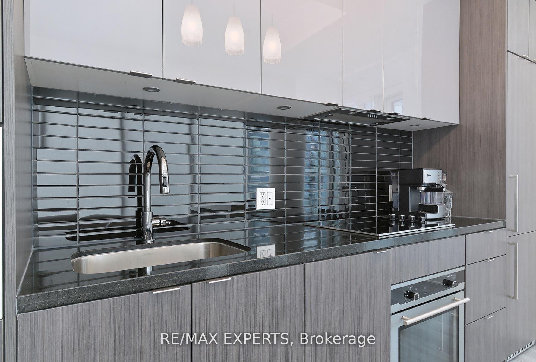 Photo 5 of Unit 2115, 115 Blue Jays Way, Toronto, Waterfront Communities — HOMEH