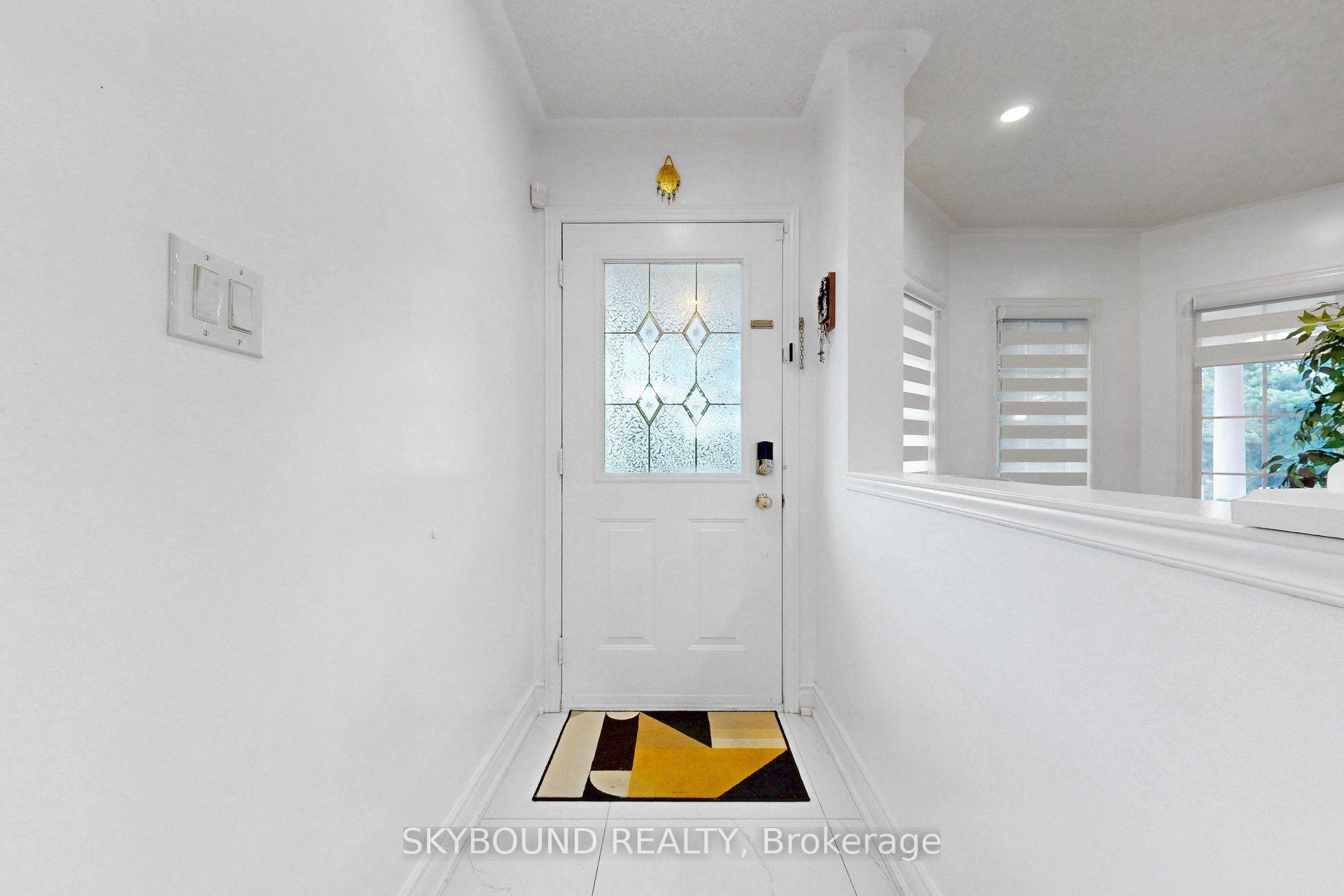 Photo 5 of 5925 Manzanillo Crescent, Mississauga, Churchill Meadows — HOMEH