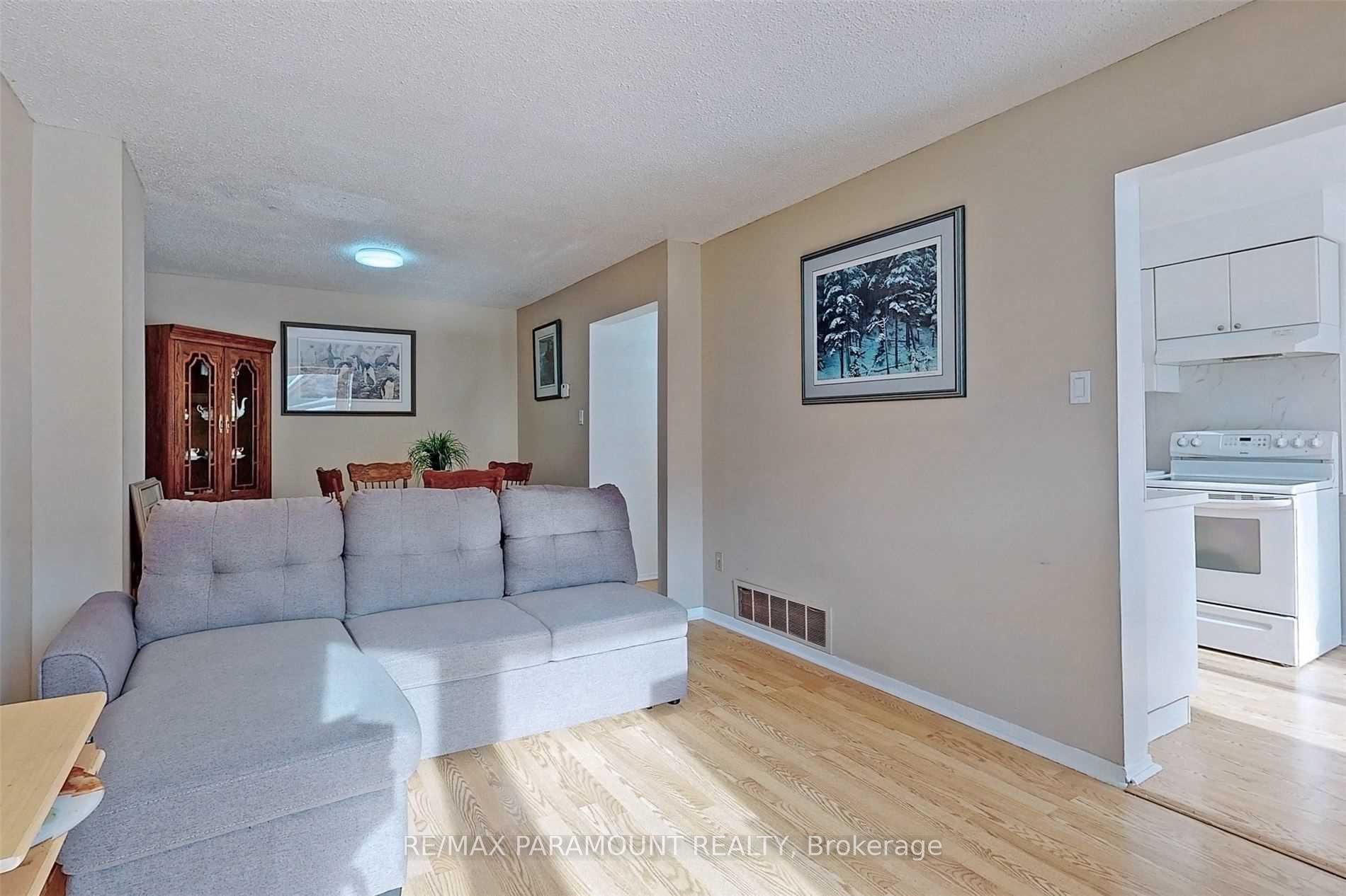 Photo 6 of 57 Royal Salisbury Way, Brampton, Madoc — HOMEH