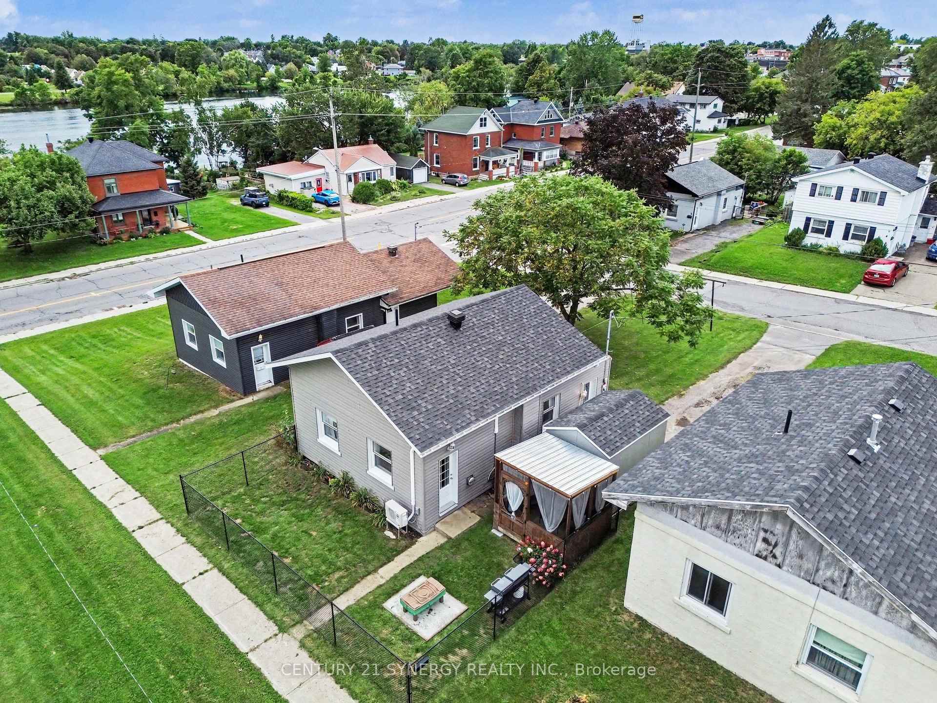 Photo 2 of 3 McKenzie Avenue, Smiths Falls, Smiths Falls — HOMEH