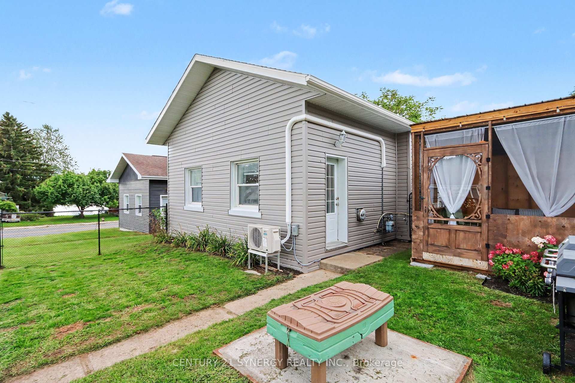 Photo 20 of 3 McKenzie Avenue, Smiths Falls, Smiths Falls — HOMEH
