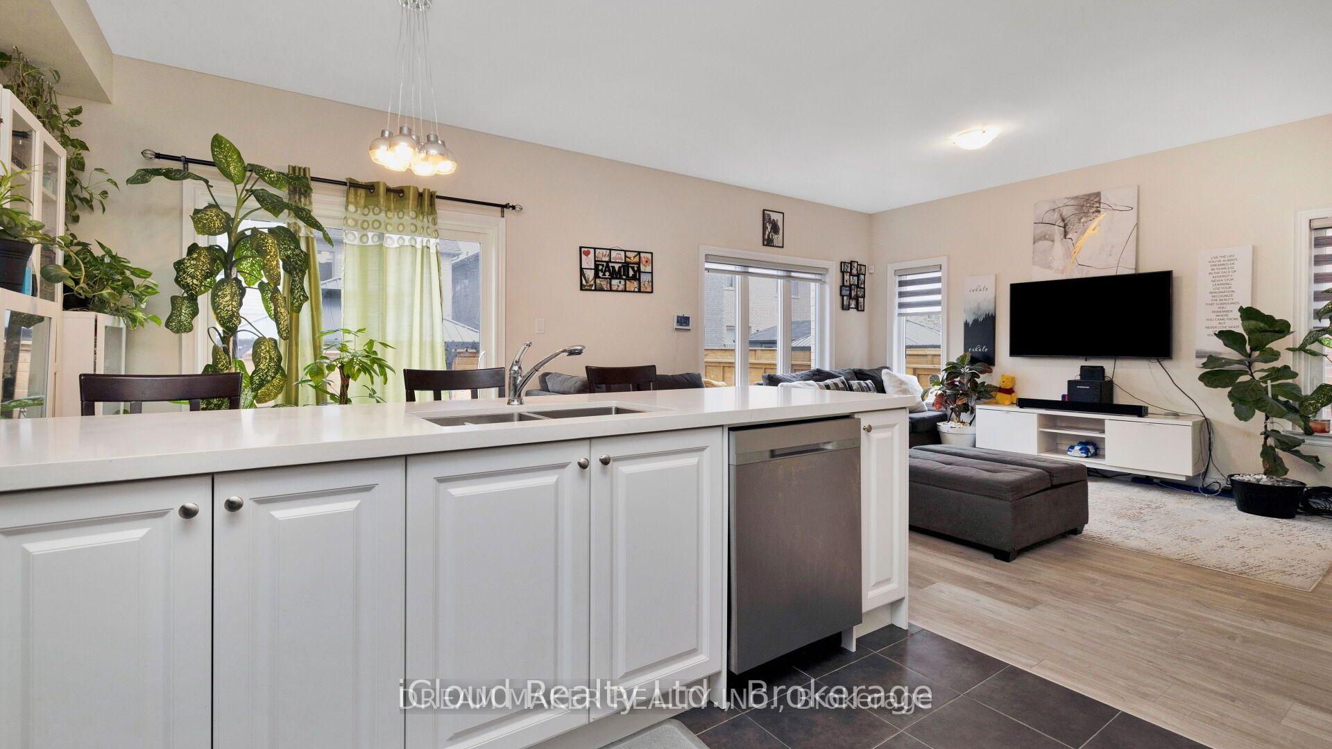Photo 16 of 73 Lorne Thomas Place, New Tecumseth, Alliston — HOMEH