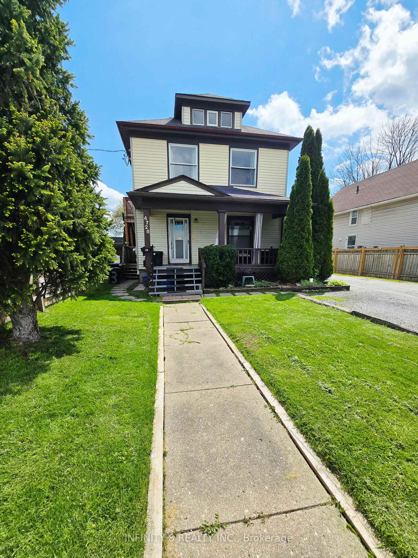 Photo 2 of 4728 Bridge Street, Niagara Falls, Downtown — HOMEH