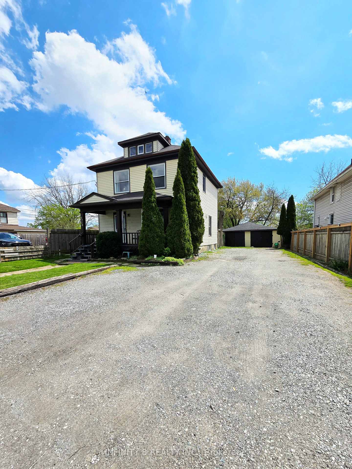 Photo 4 of 4728 Bridge Street, Niagara Falls, Downtown — HOMEH