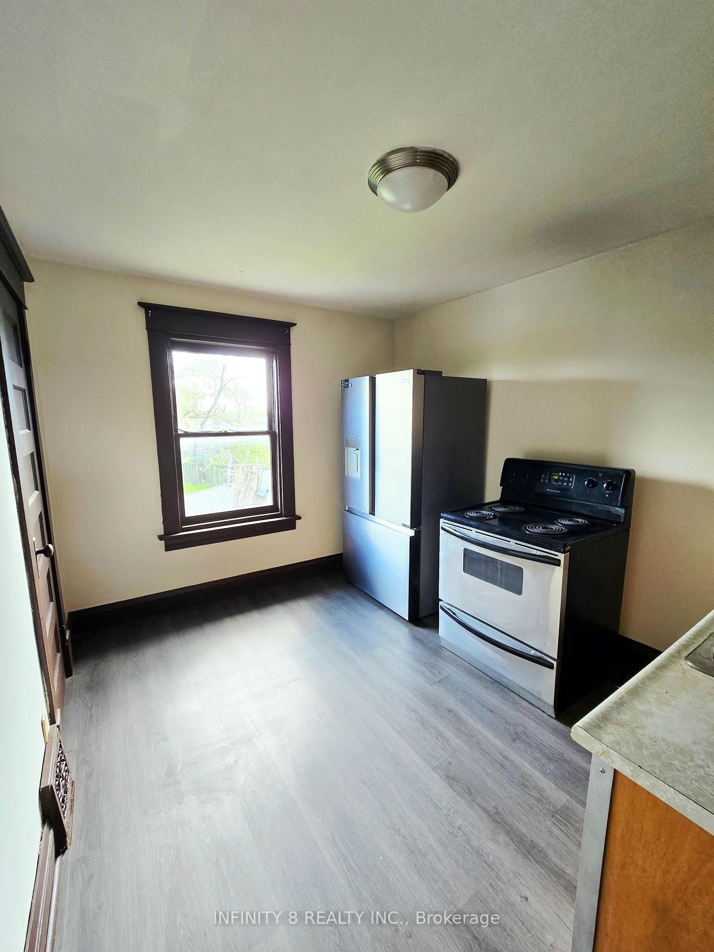 Photo 8 of 4728 Bridge Street, Niagara Falls, Downtown — HOMEH