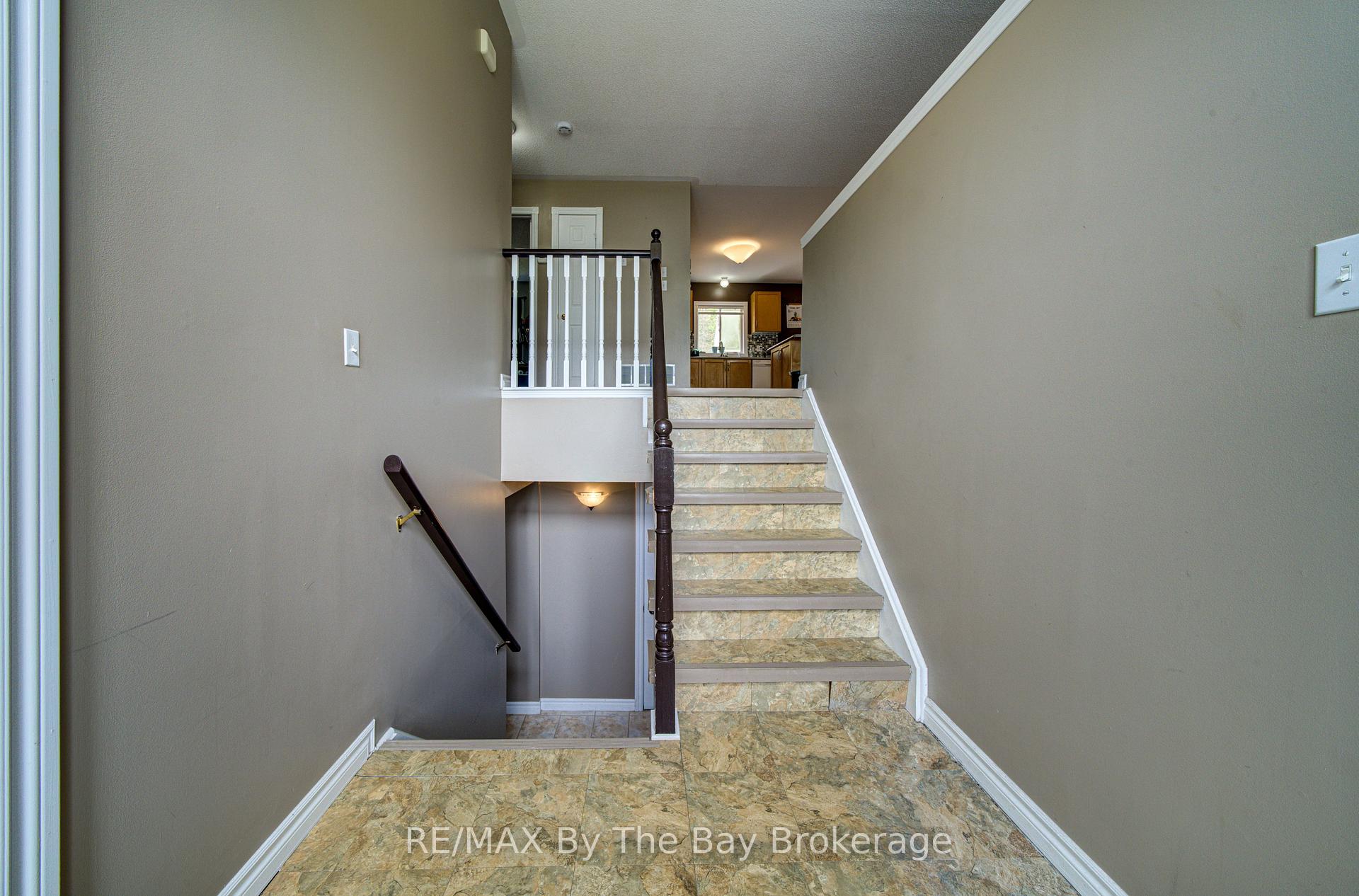 Photo 4 of 50 Donato Way, Wasaga Beach — HOMEH