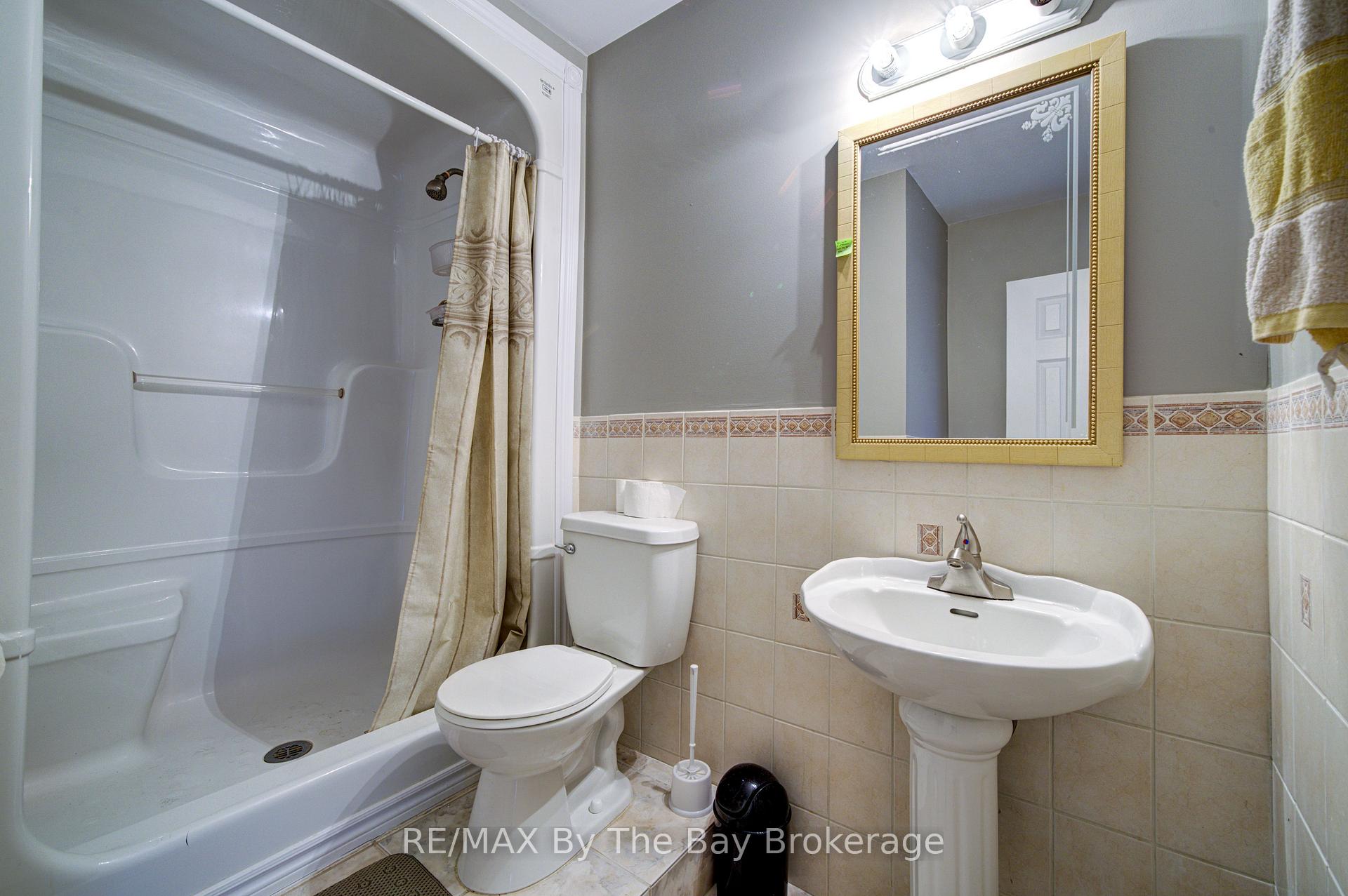 Photo 10 of 50 Donato Way, Wasaga Beach — HOMEH