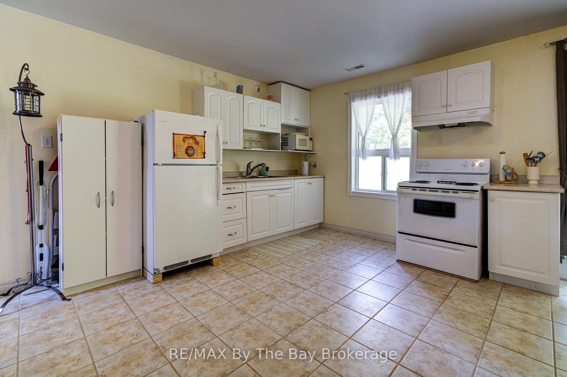 Photo 11 of 50 Donato Way, Wasaga Beach — HOMEH