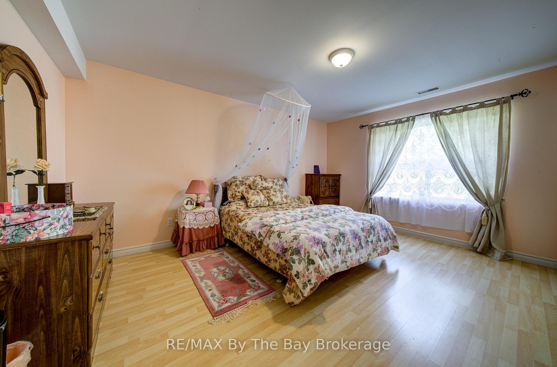 Photo 14 of 50 Donato Way, Wasaga Beach — HOMEH