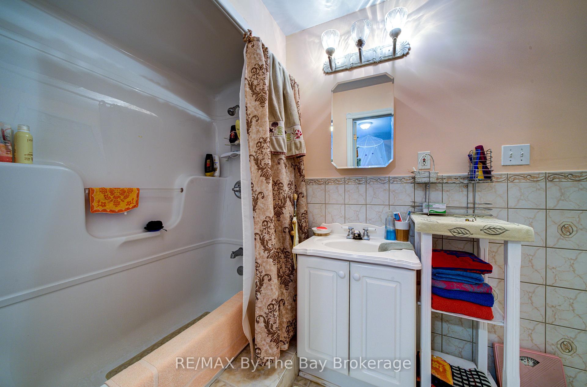 Photo 15 of 50 Donato Way, Wasaga Beach — HOMEH
