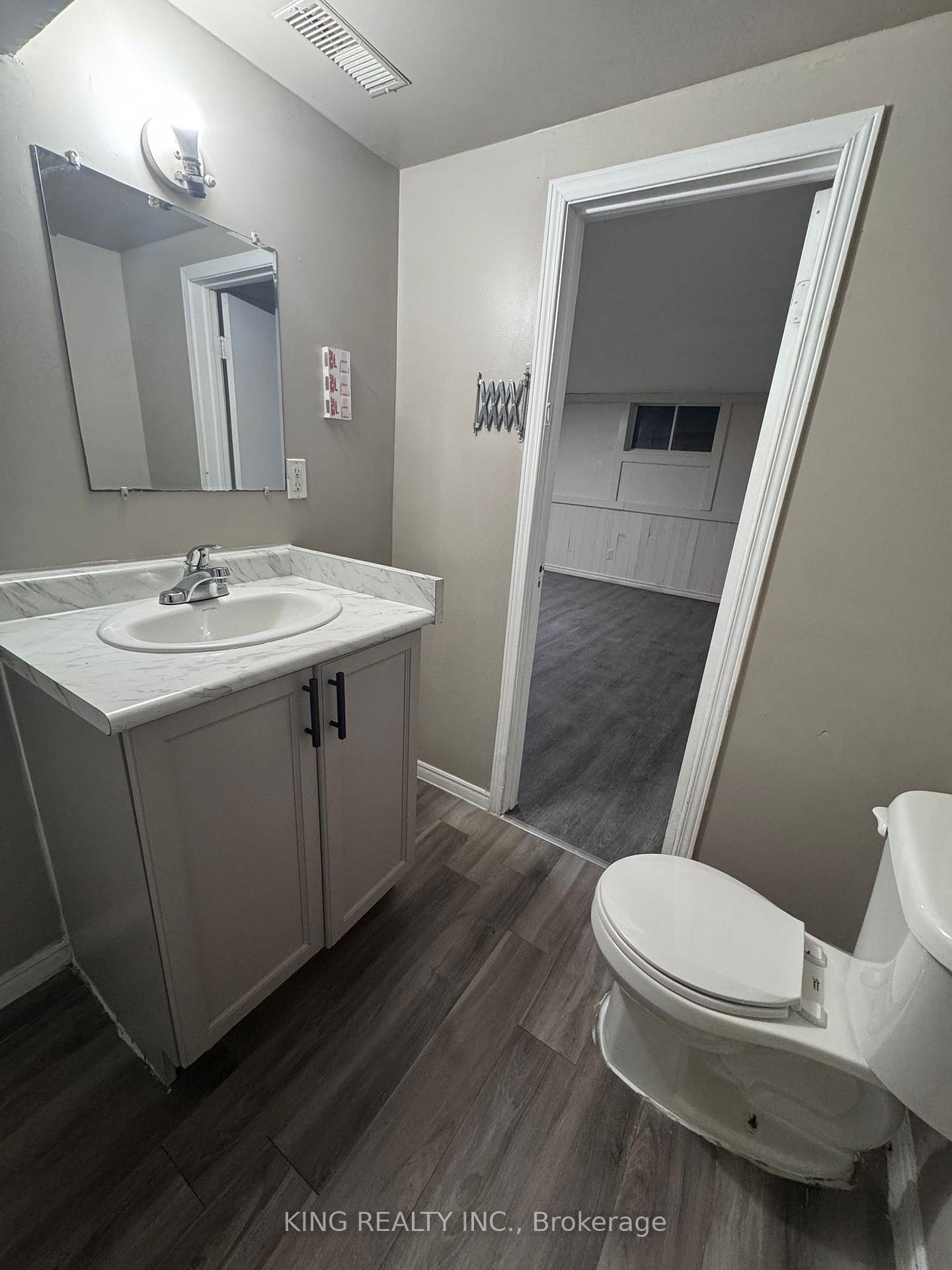 Photo 8 of 139 Hickling Trail, Barrie, Grove East — HOMEH