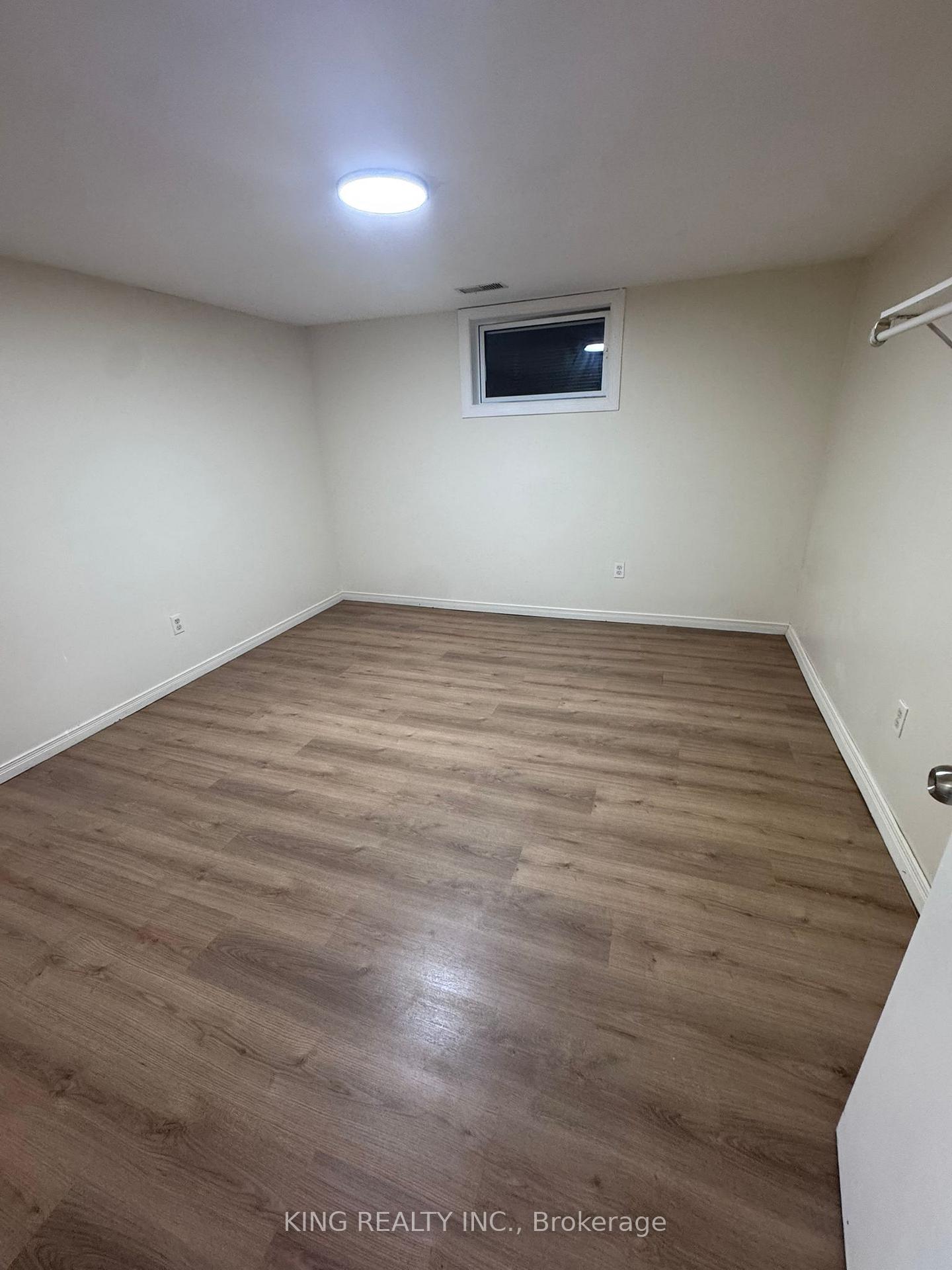 Photo 13 of 139 Hickling Trail, Barrie, Grove East — HOMEH