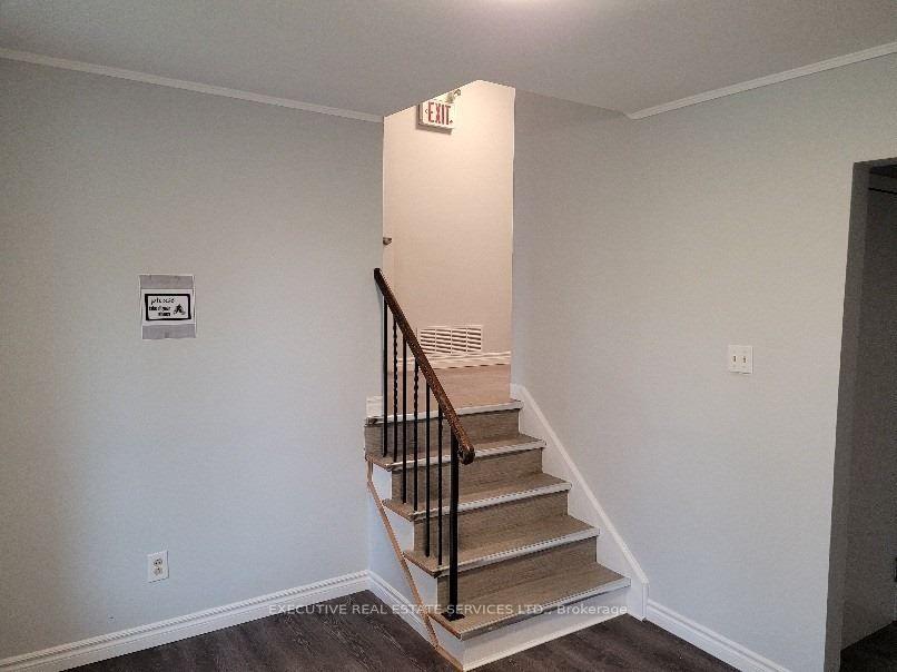 Photo 5 of 280 Cook Street, Barrie, Grove East — HOMEH