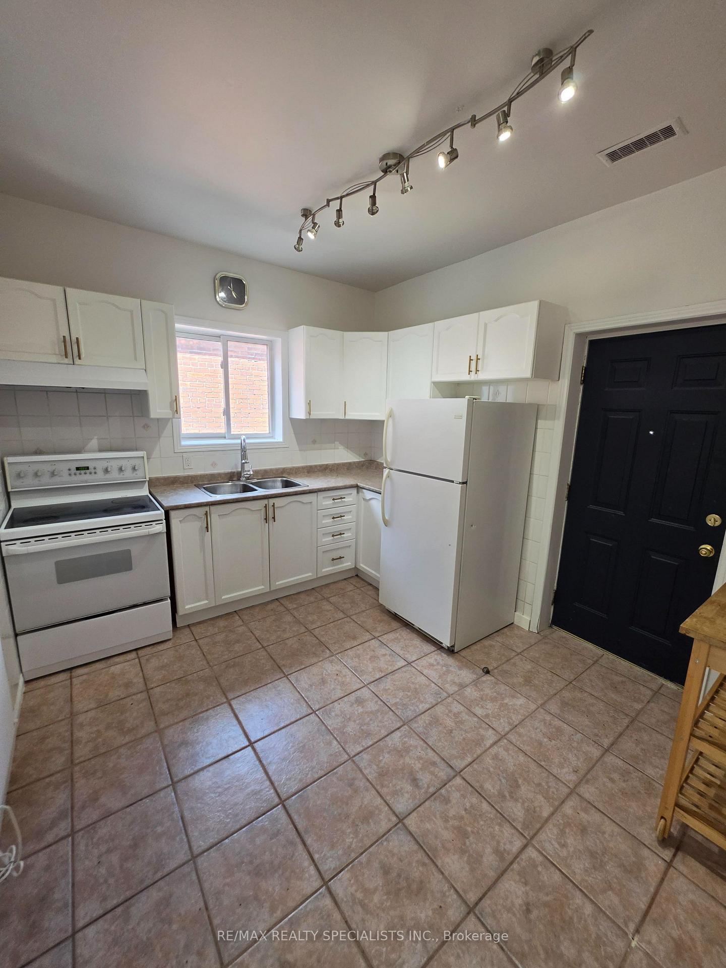 Photo 2 of Unit Second Floor, 359 Barton Street, Hamilton, Landsdale — HOMEH
