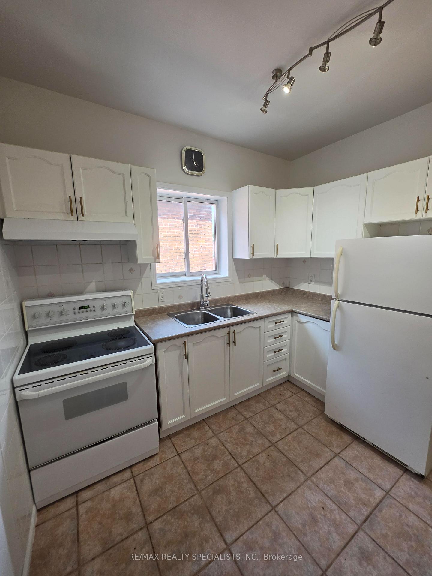 Photo 3 of Unit Second Floor, 359 Barton Street, Hamilton, Landsdale — HOMEH