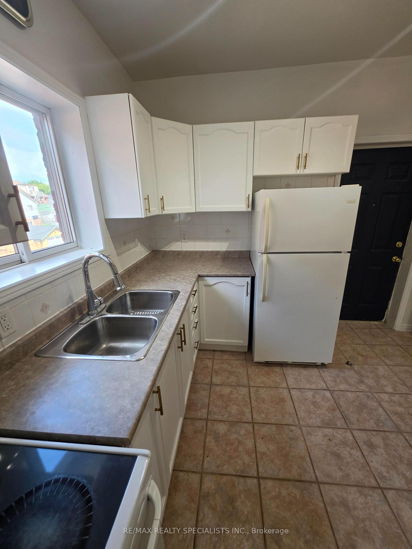 Photo 4 of Unit Second Floor, 359 Barton Street, Hamilton, Landsdale — HOMEH
