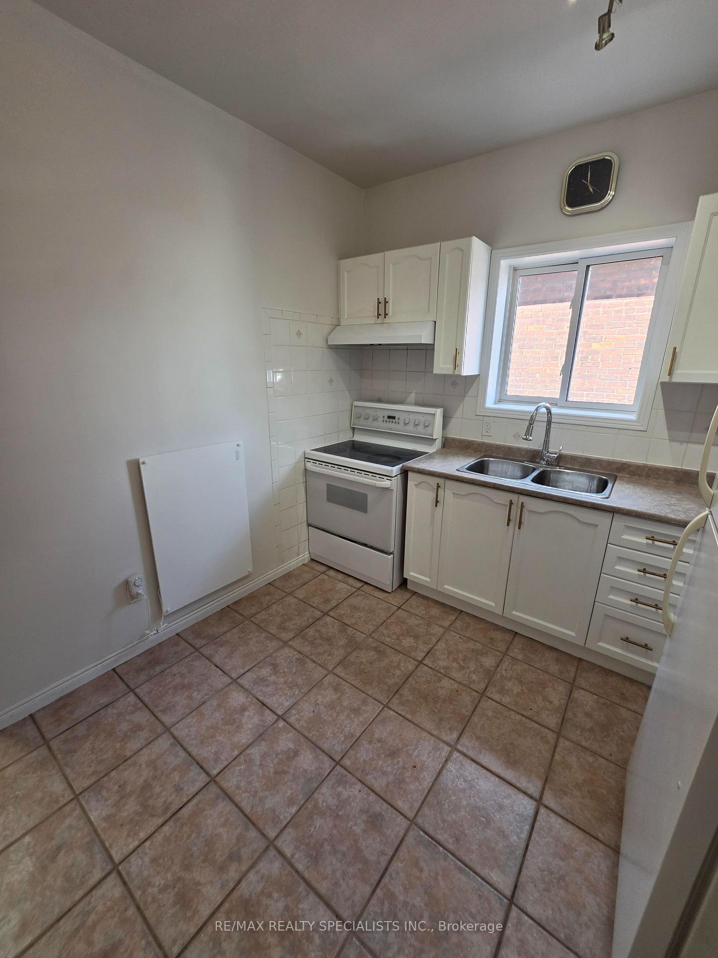 Photo 5 of Unit Second Floor, 359 Barton Street, Hamilton, Landsdale — HOMEH