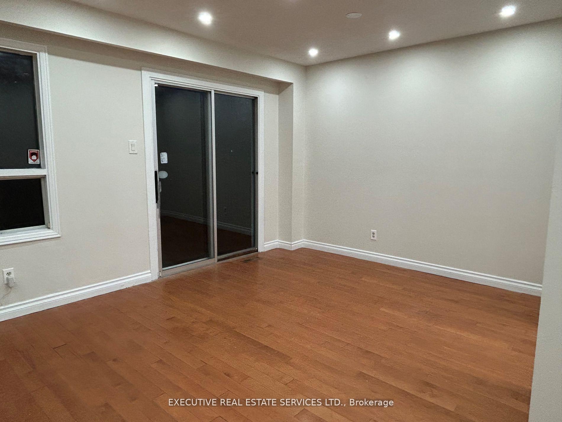 Photo 2 of 90 Primrose Crescent, Brampton, Heart Lake West — HOMEH