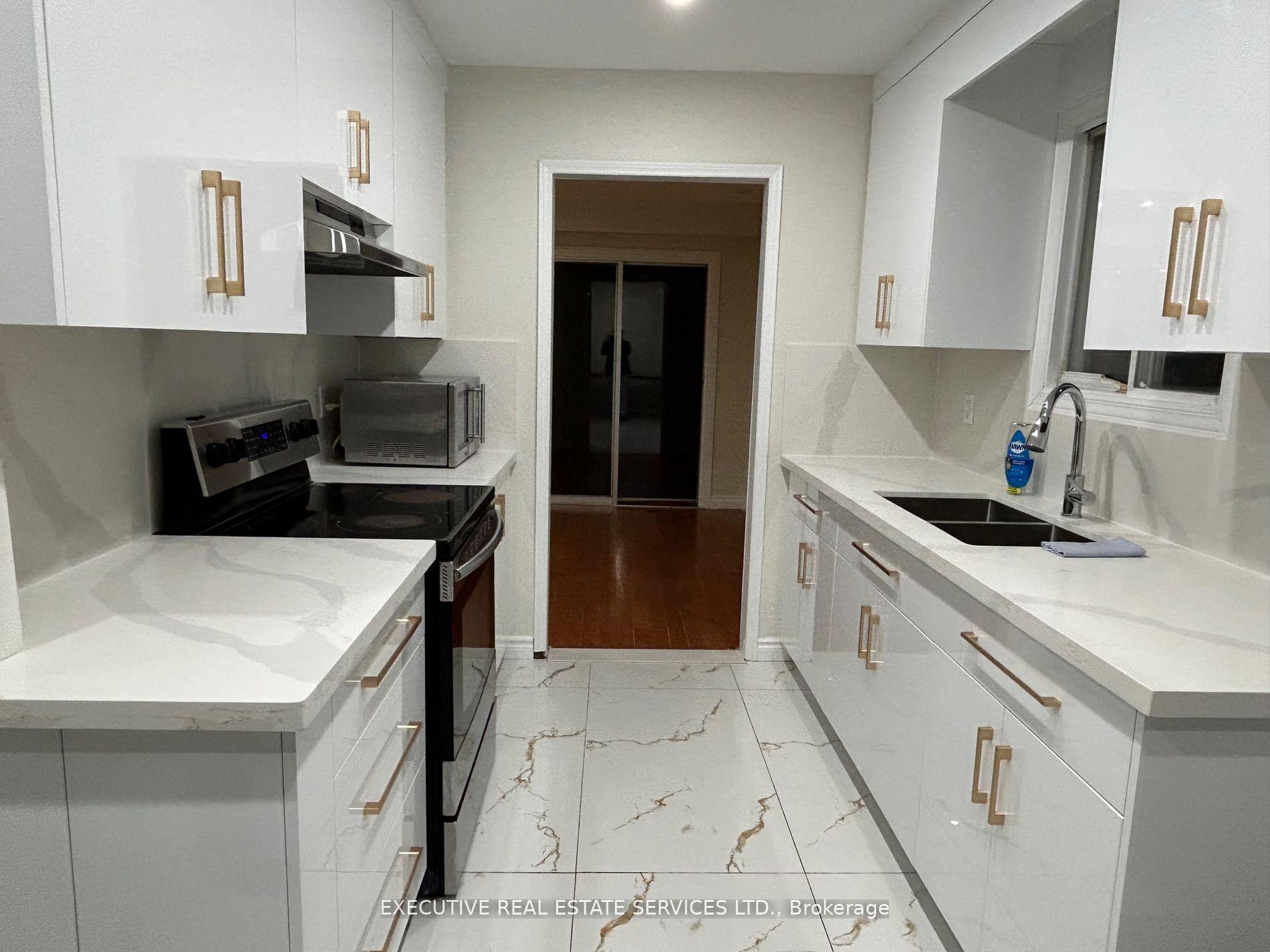 Photo 4 of 90 Primrose Crescent, Brampton, Heart Lake West — HOMEH