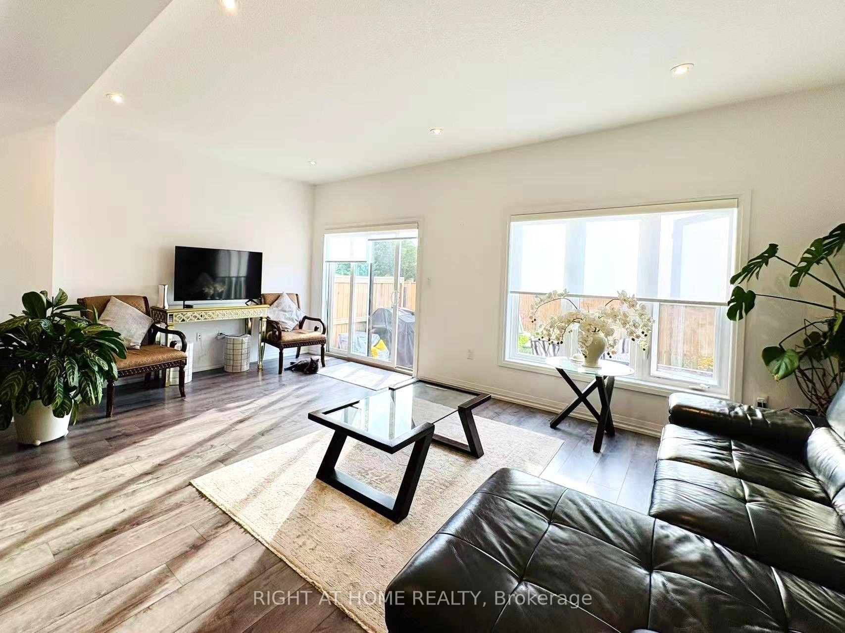 Photo 5 of Unit 14, 61 Soho Street, Hamilton, Stoney Creek — HOMEH
