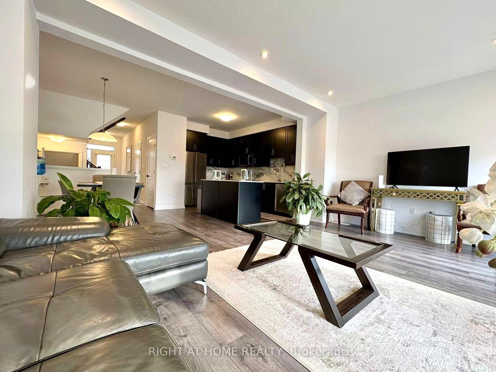 Photo 6 of Unit 14, 61 Soho Street, Hamilton, Stoney Creek — HOMEH
