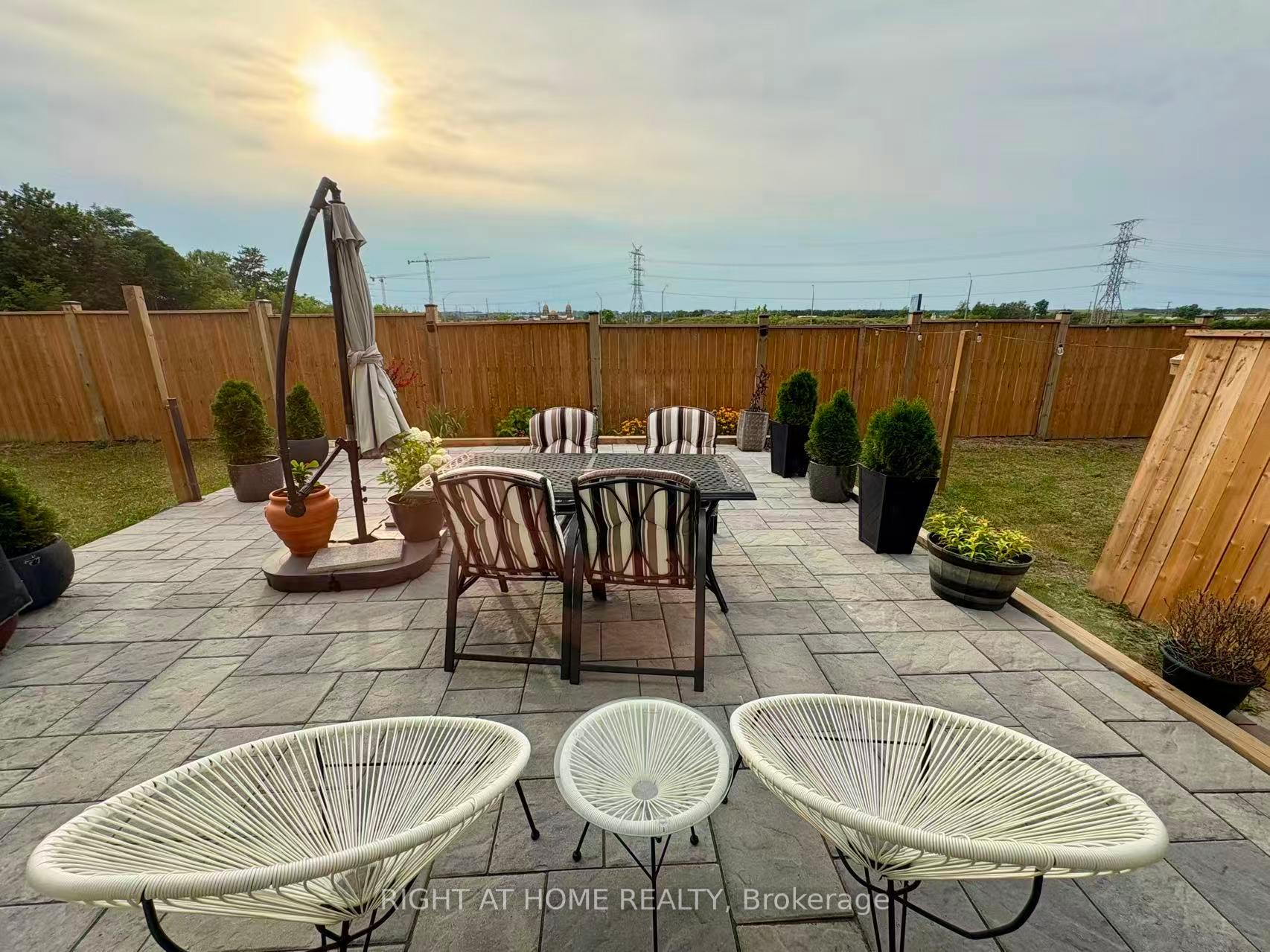Photo 18 of Unit 14, 61 Soho Street, Hamilton, Stoney Creek — HOMEH