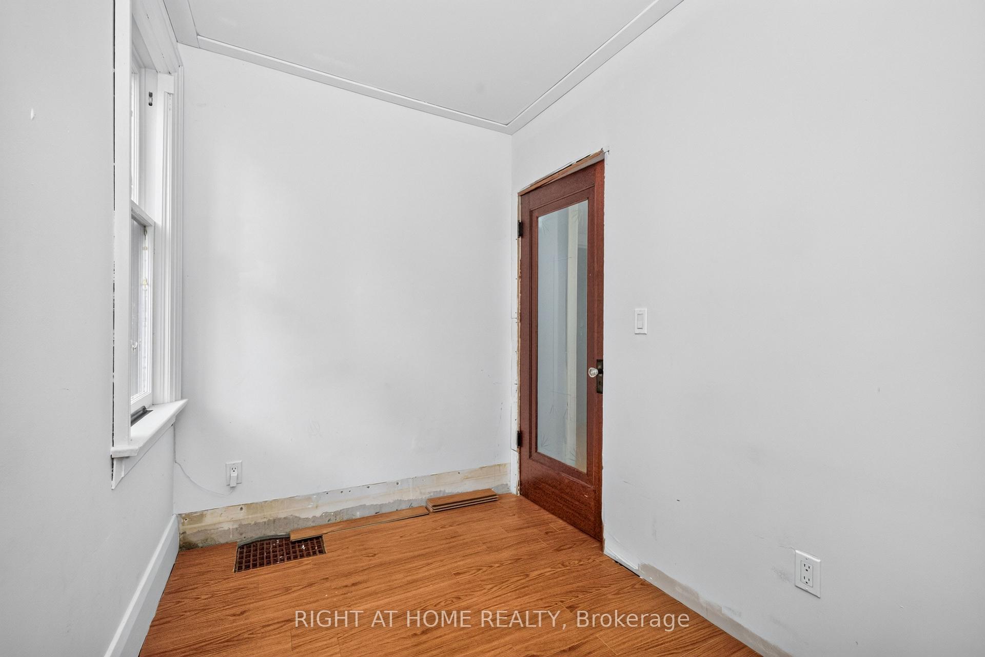 Photo 16 of 85 Maple Avenue, Barrie, City Centre — HOMEH