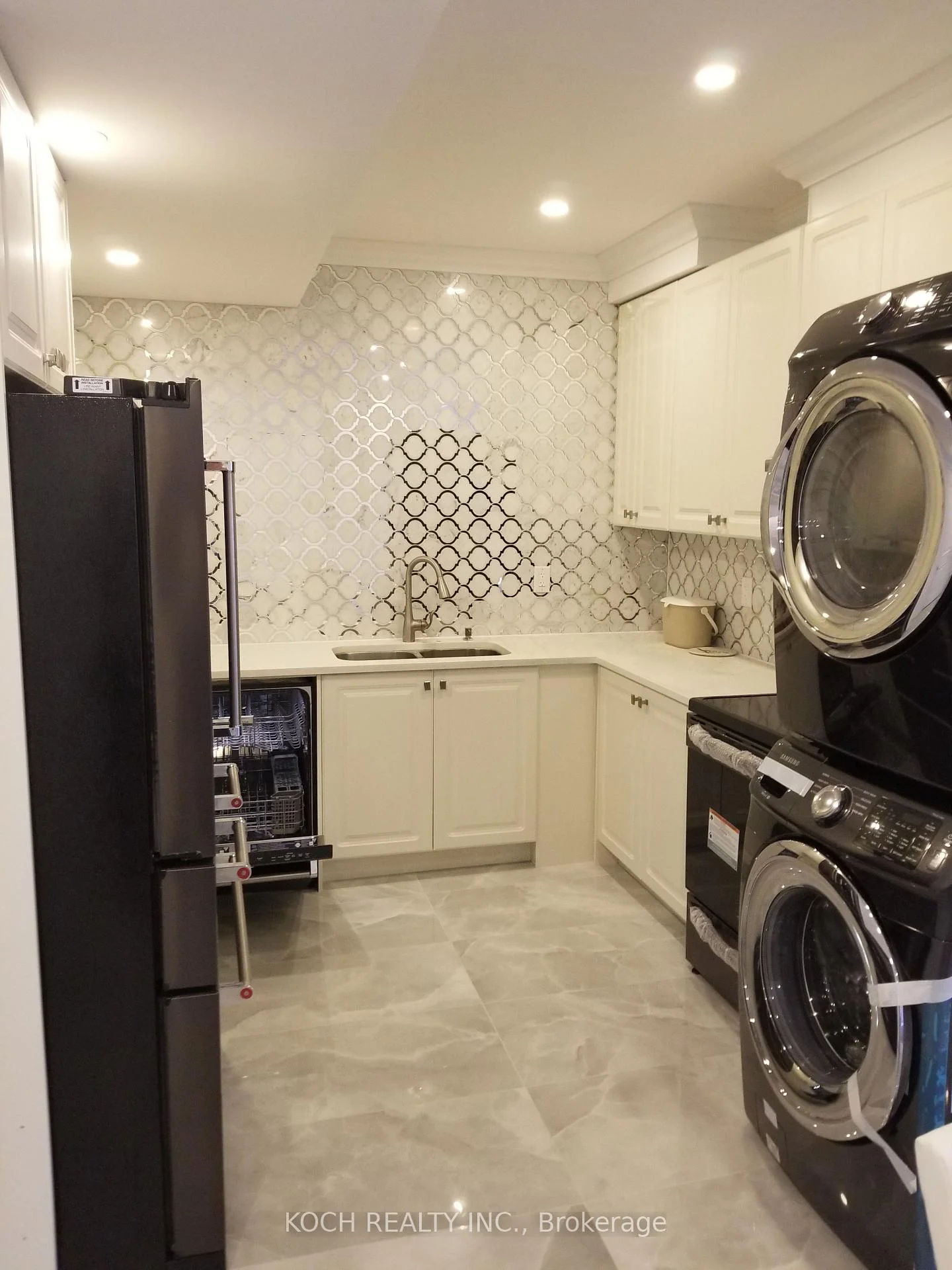 Photo 10 of 1 Hurst Avenue, Vaughan, Patterson — HOMEH