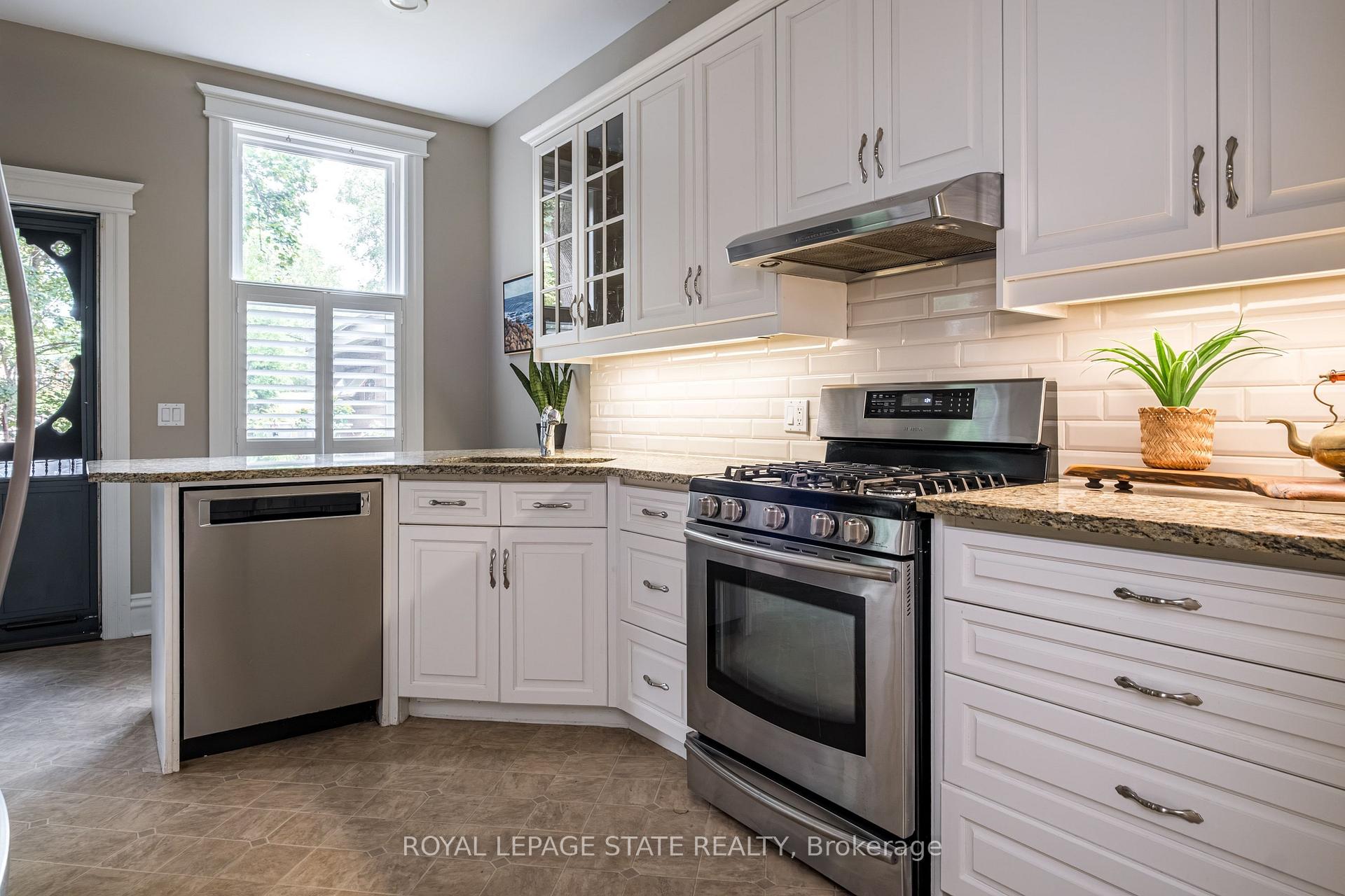 Photo 16 of 118 Markland Street, Hamilton, Durand — HOMEH