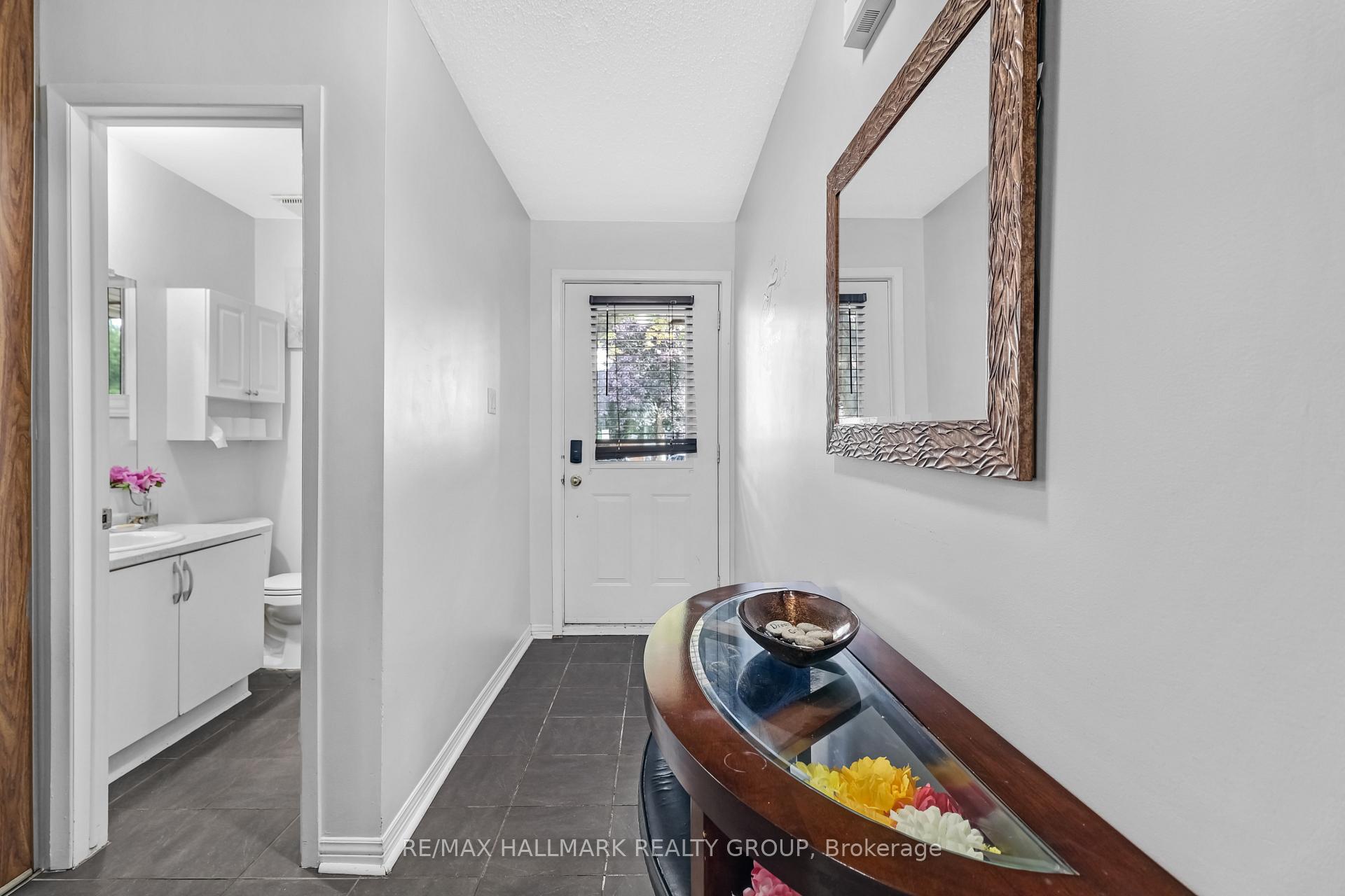 Photo 3 of Unit 14, 472 Valade Crescent, Ottawa, Fallingbrook/Pineridge — HOMEH