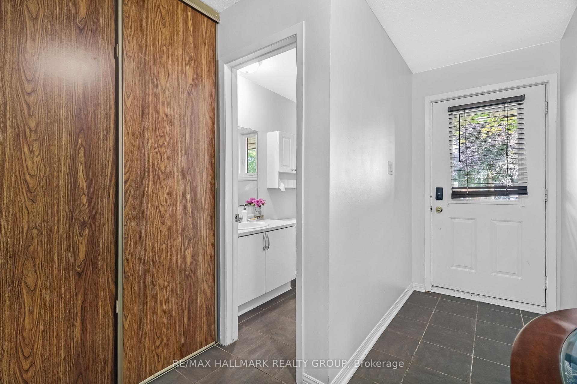 Photo 4 of Unit 14, 472 Valade Crescent, Ottawa, Fallingbrook/Pineridge — HOMEH