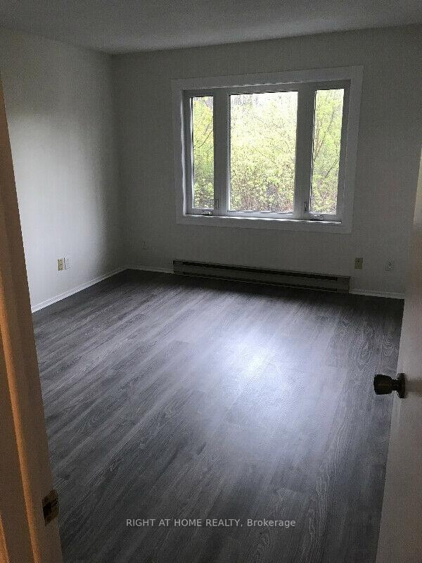 Photo 6 of Unit B, 1035 Cummings Avenue, Ottawa, Cyrville — HOMEH