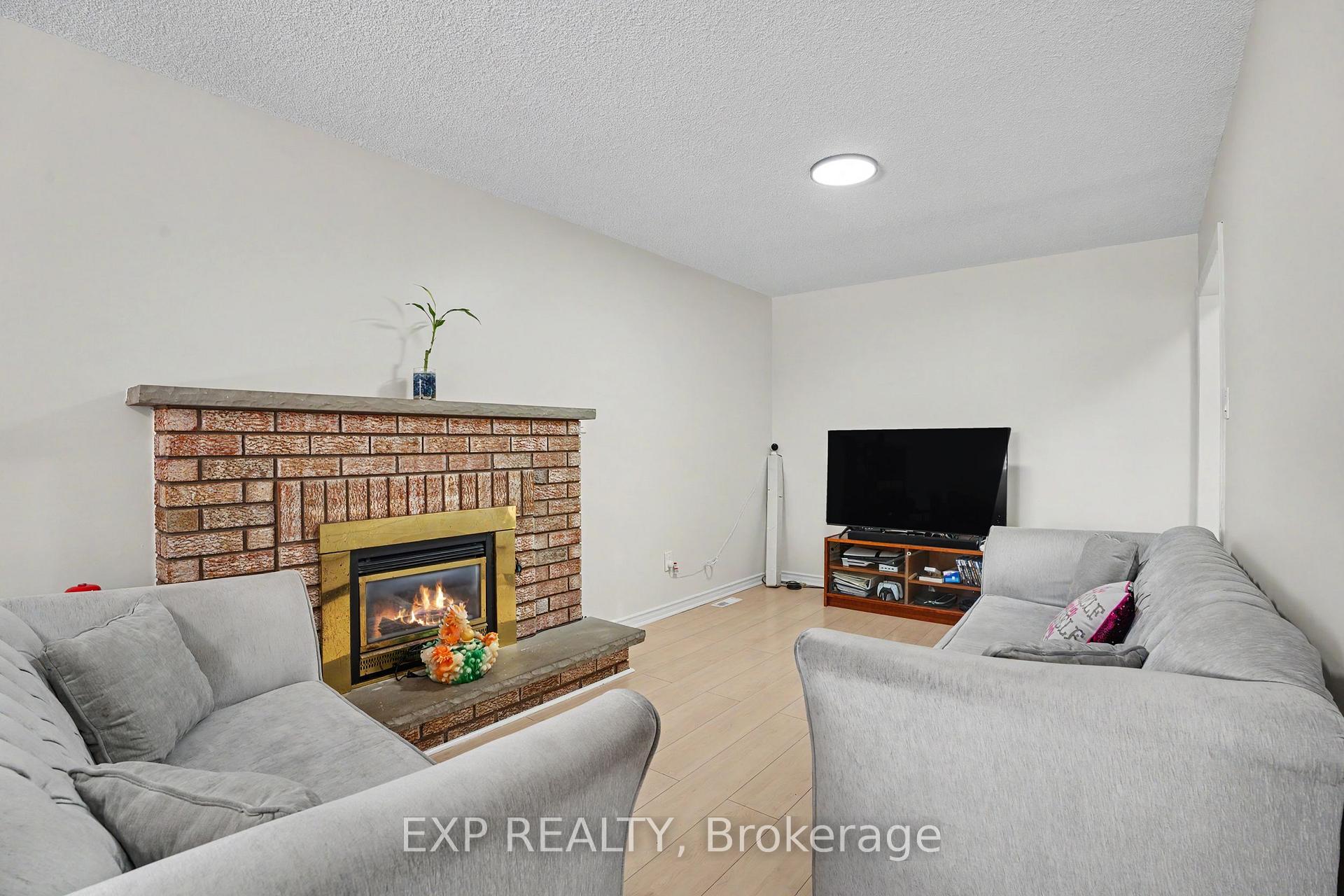 Photo 9 of 68 Tulip Drive, Brampton, Fletcher's Creek South — HOMEH