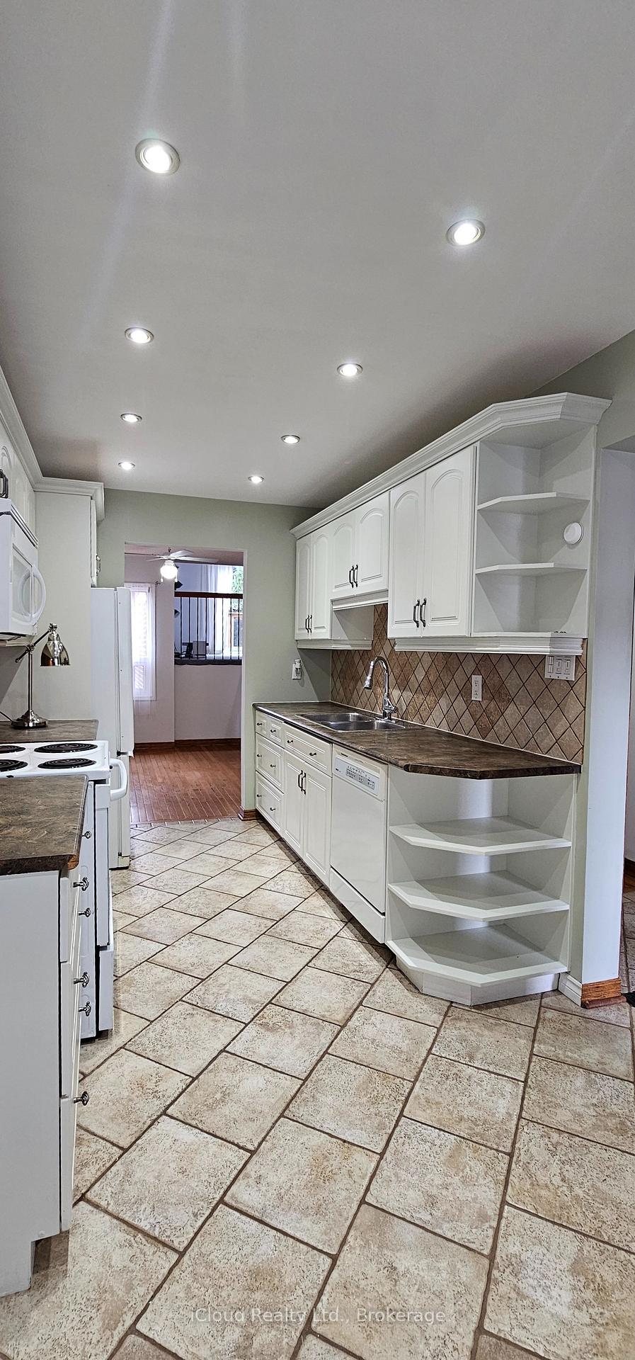 Photo 8 of 12 Simmons Boulevard, Brampton, Madoc — HOMEH