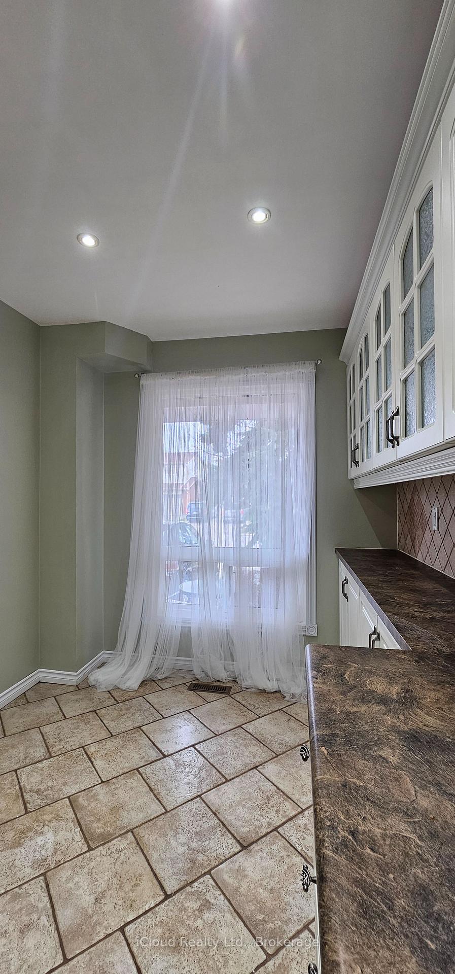 Photo 16 of 12 Simmons Boulevard, Brampton, Madoc — HOMEH