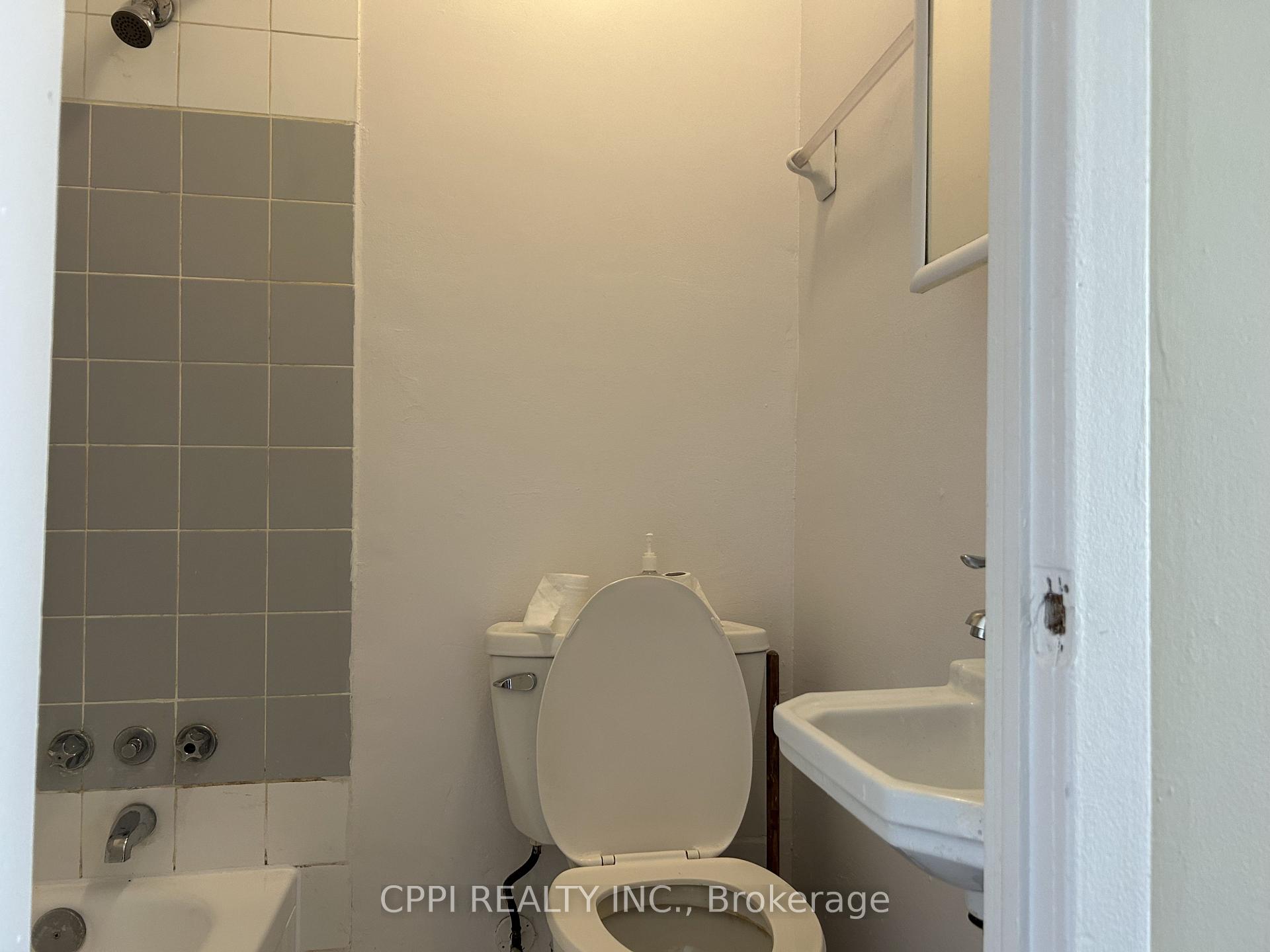 Photo 5 of Unit 210, 6 Hill Heights Road, Etobicoke, Stonegate-Queensway — HOMEH