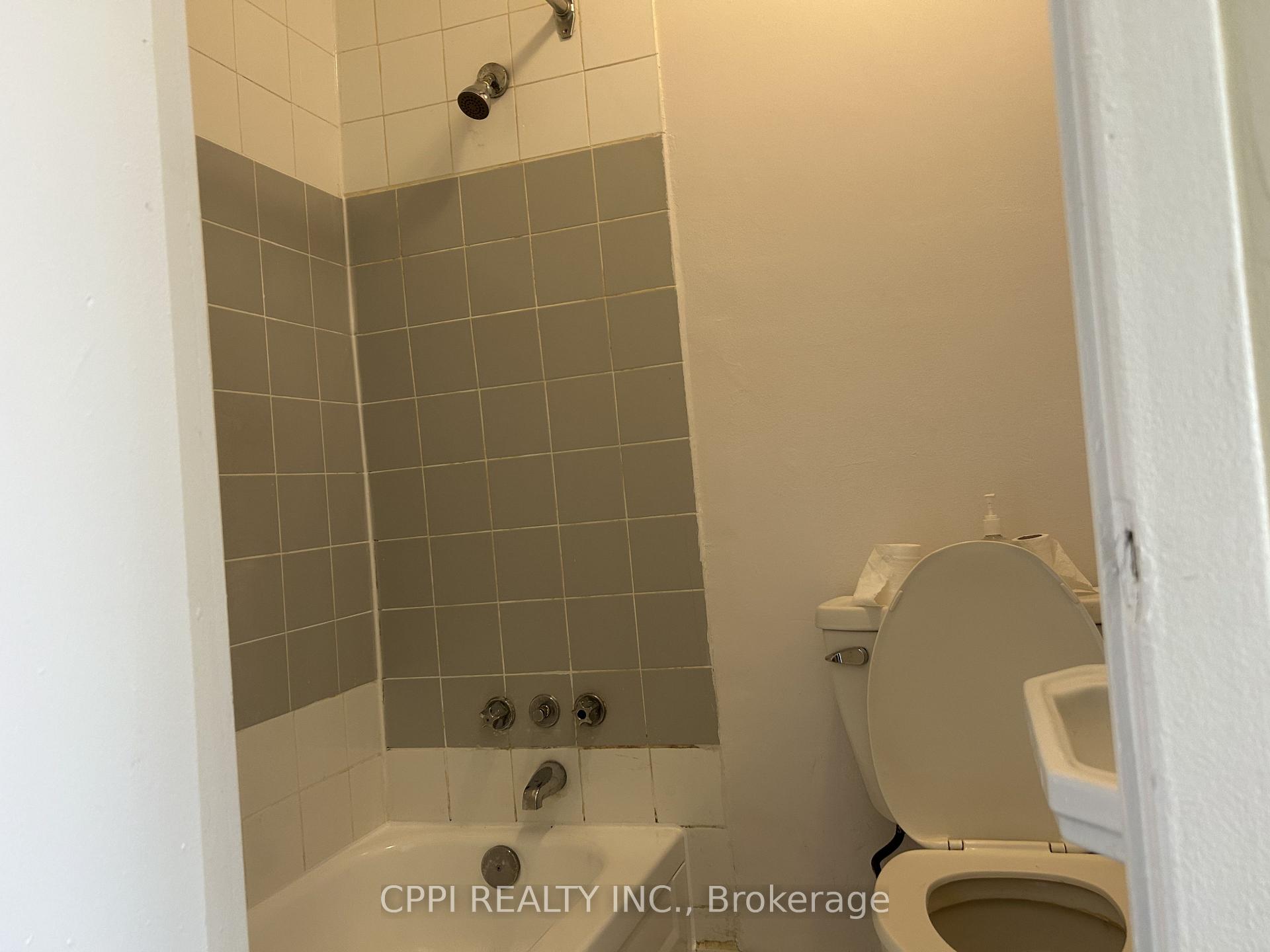 Photo 7 of Unit 210, 6 Hill Heights Road, Etobicoke, Stonegate-Queensway — HOMEH