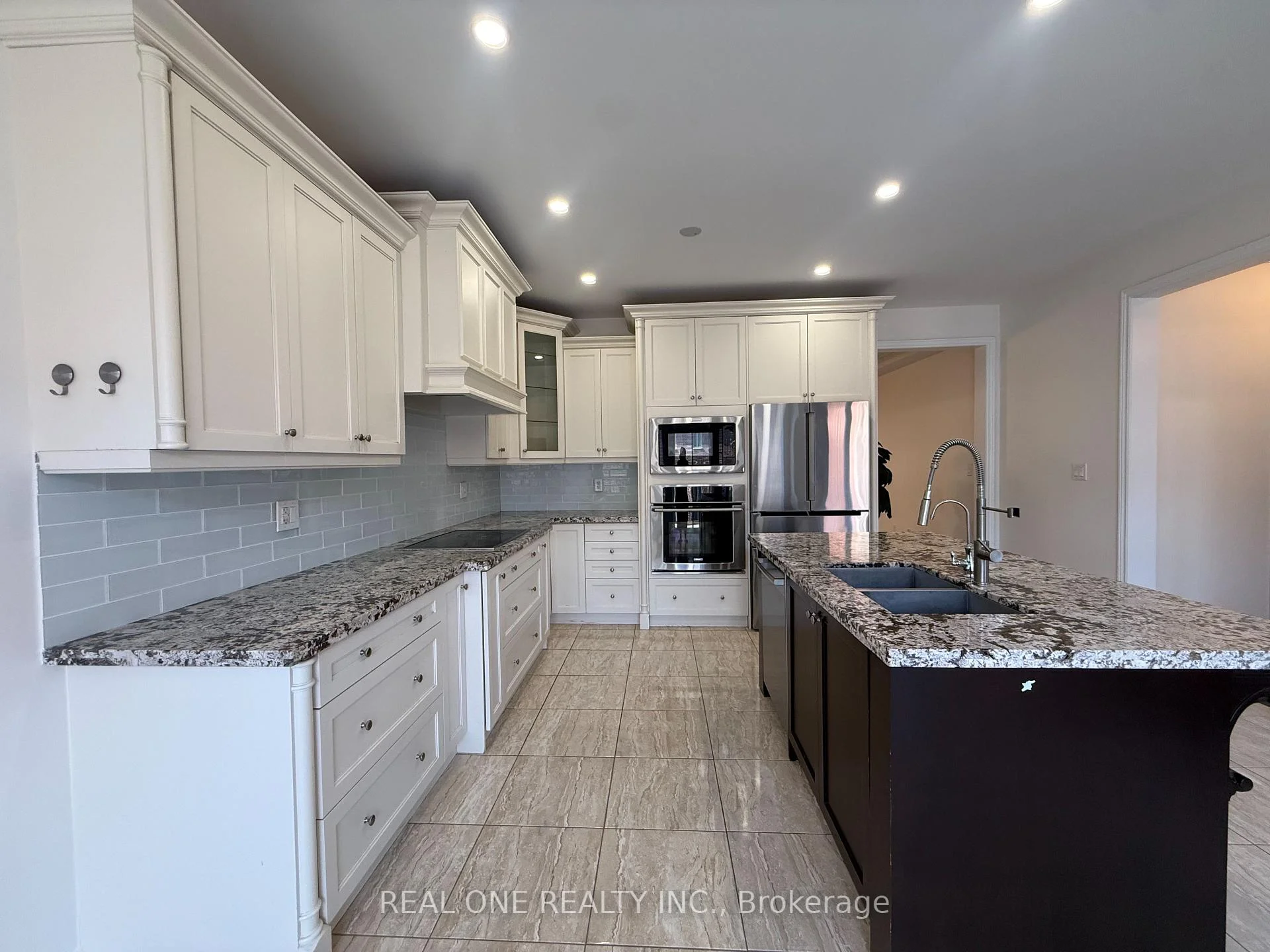 Photo 7 of 57 Busch Avenue, Markham, Berczy — HOMEH