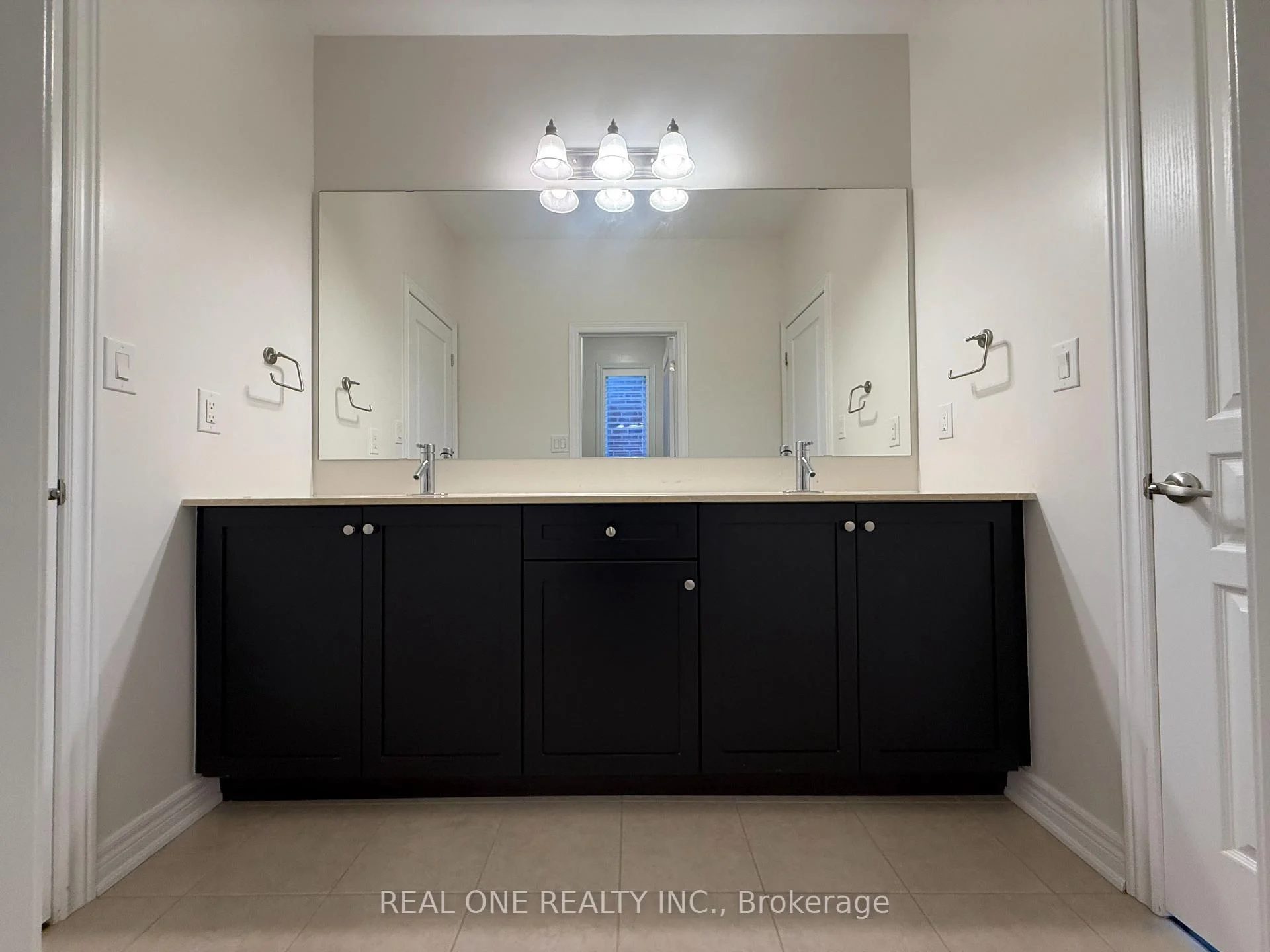 Photo 48 of 57 Busch Avenue, Markham, Berczy — HOMEH